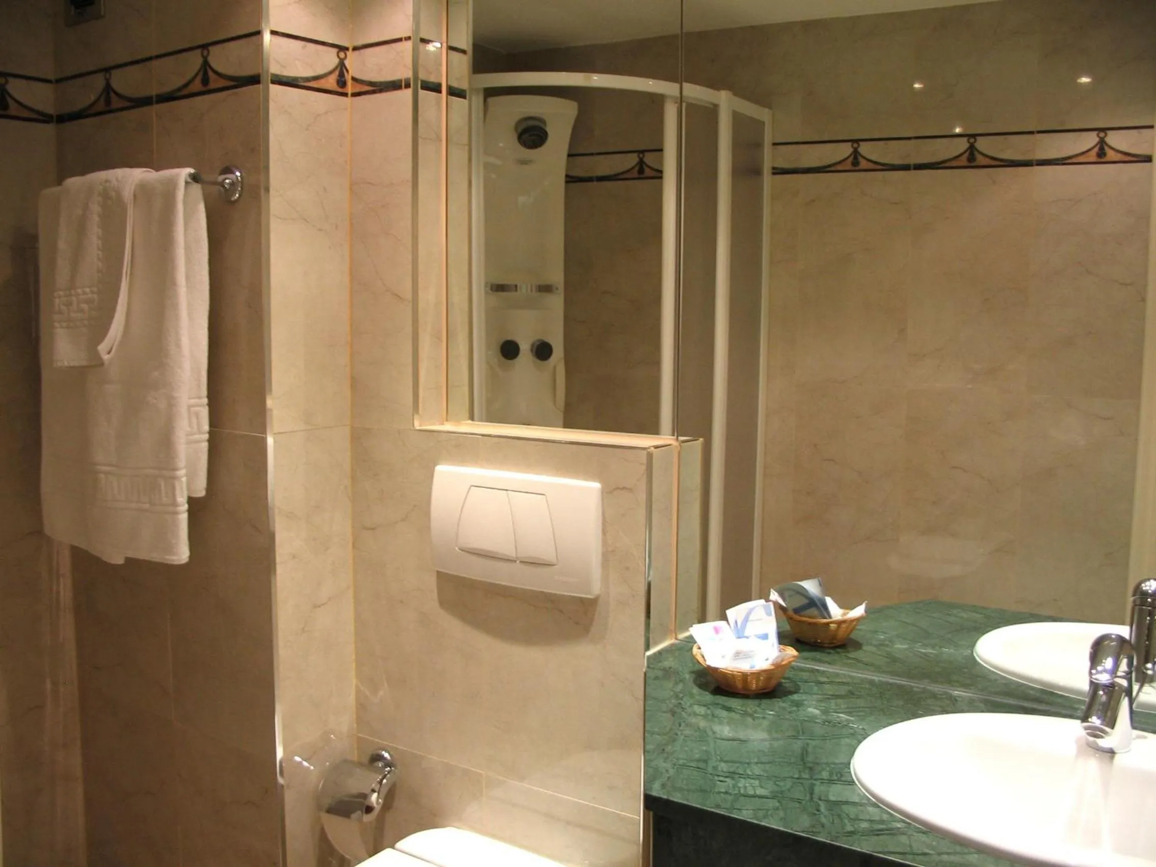 Bathroom in Hotel El Nogal