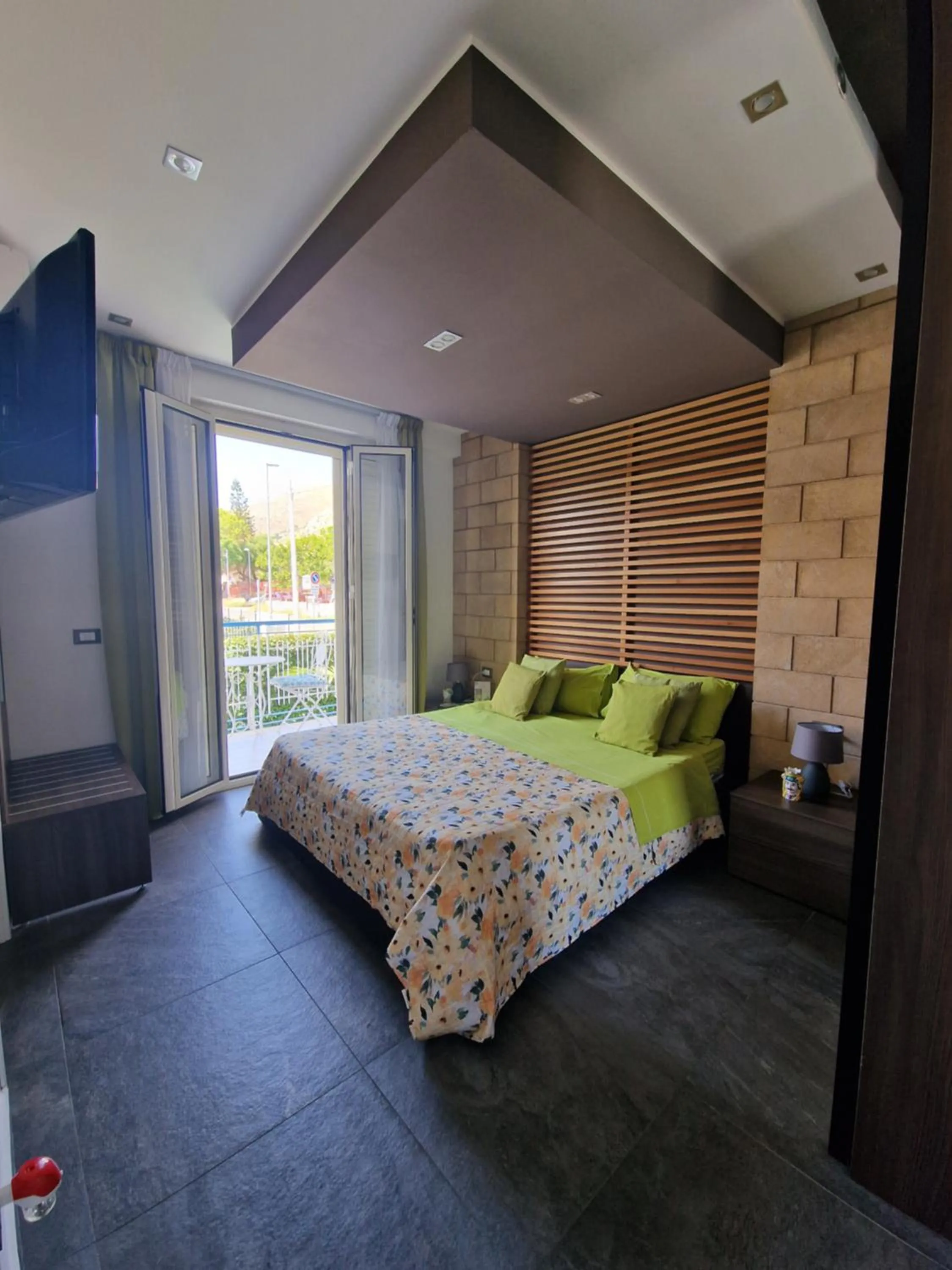 Bed in Mongibello Palace B&B