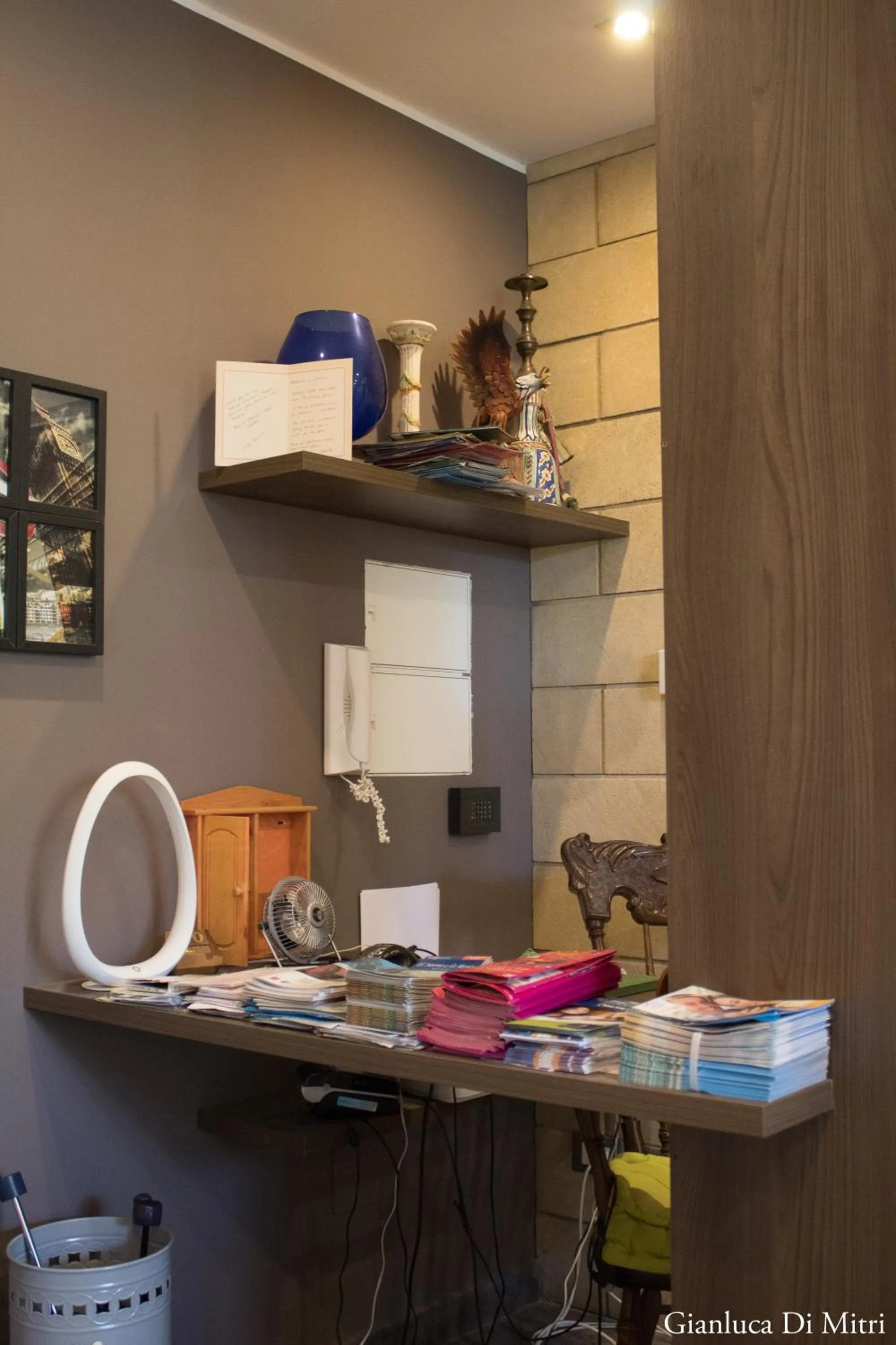 Communal lounge/ TV room in Mongibello Palace B&B