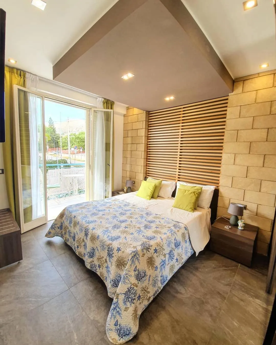 Bed in Mongibello Palace B&B