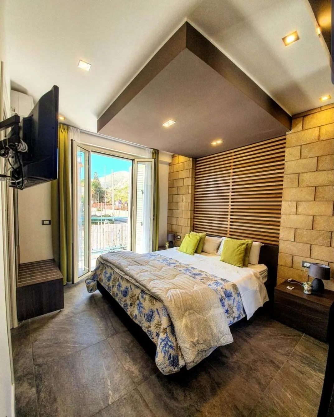 Bed in Mongibello Palace B&B