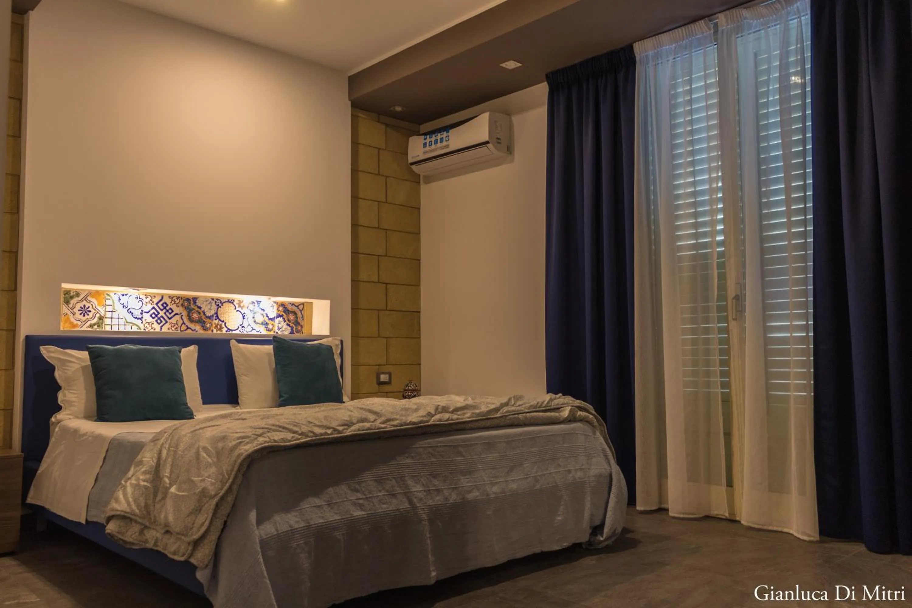 Bed in Mongibello Palace B&B