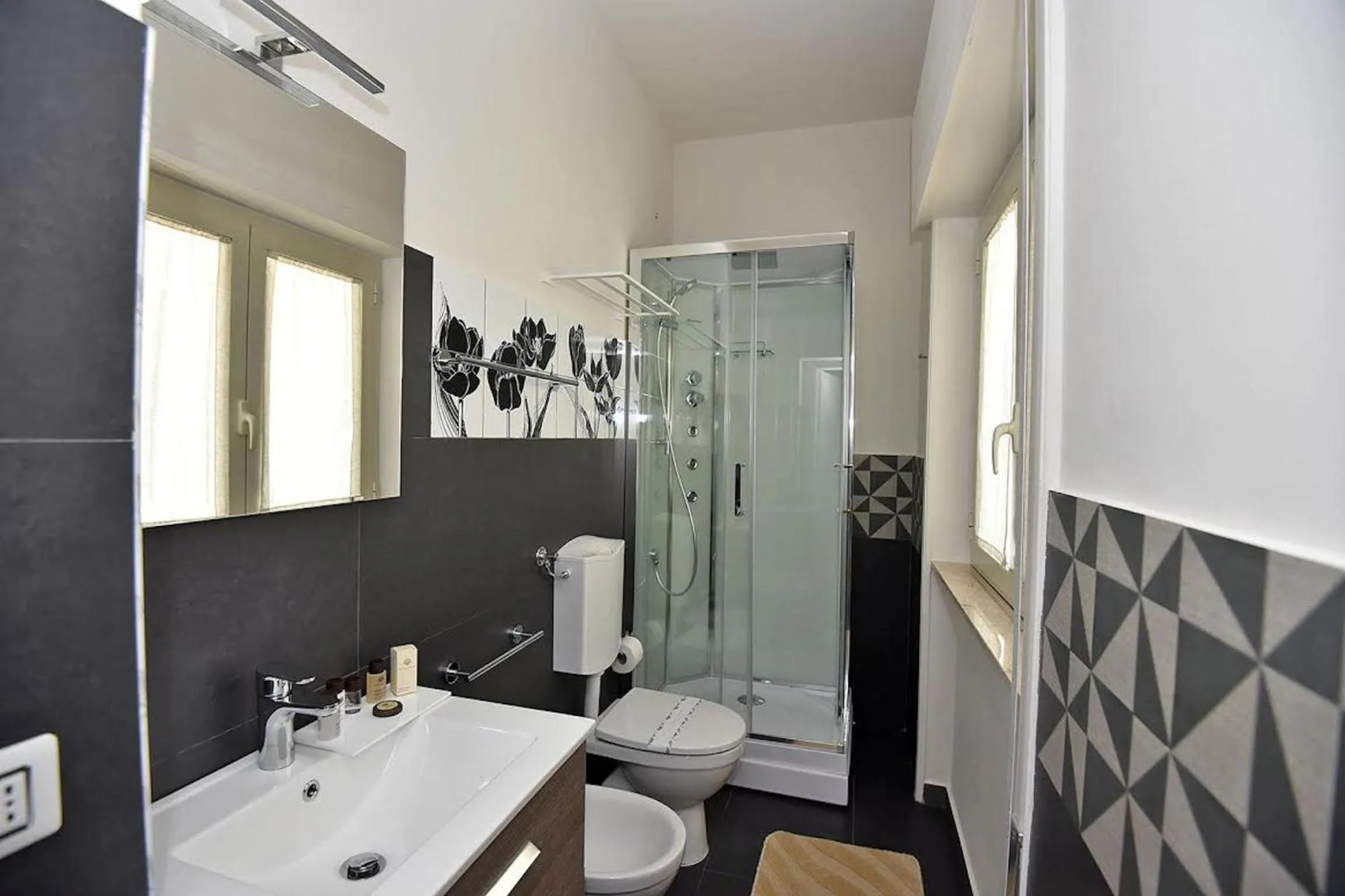 Shower in B&B Paradiso Relais