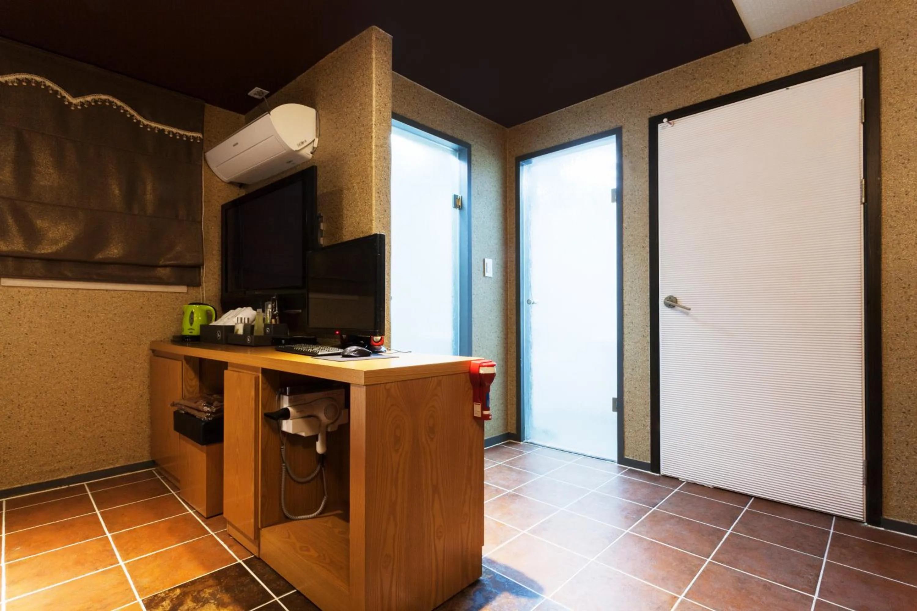 TV and multimedia in Hotel Leaders