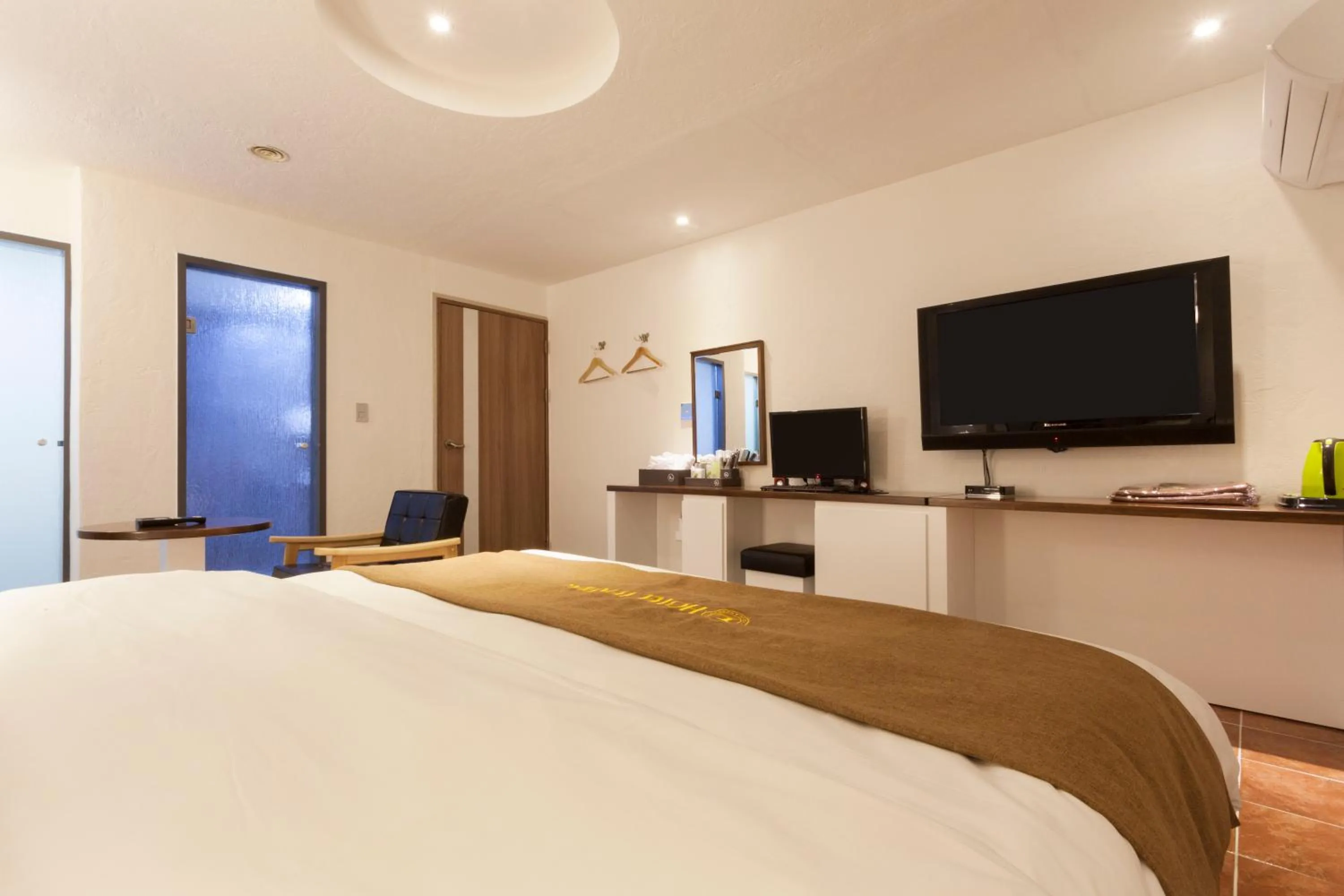 TV and multimedia, Bed in Hotel Leaders