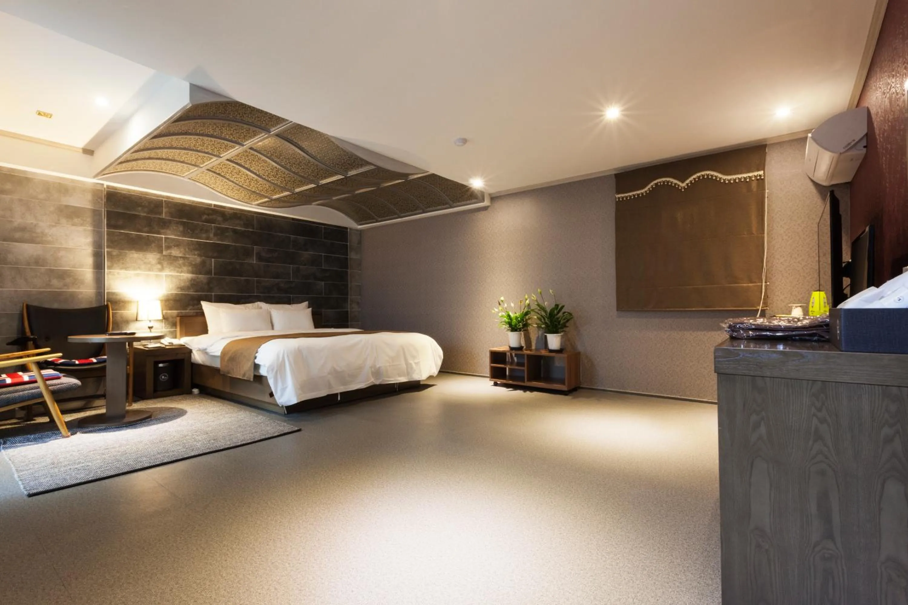 TV and multimedia, Bed in Hotel Leaders