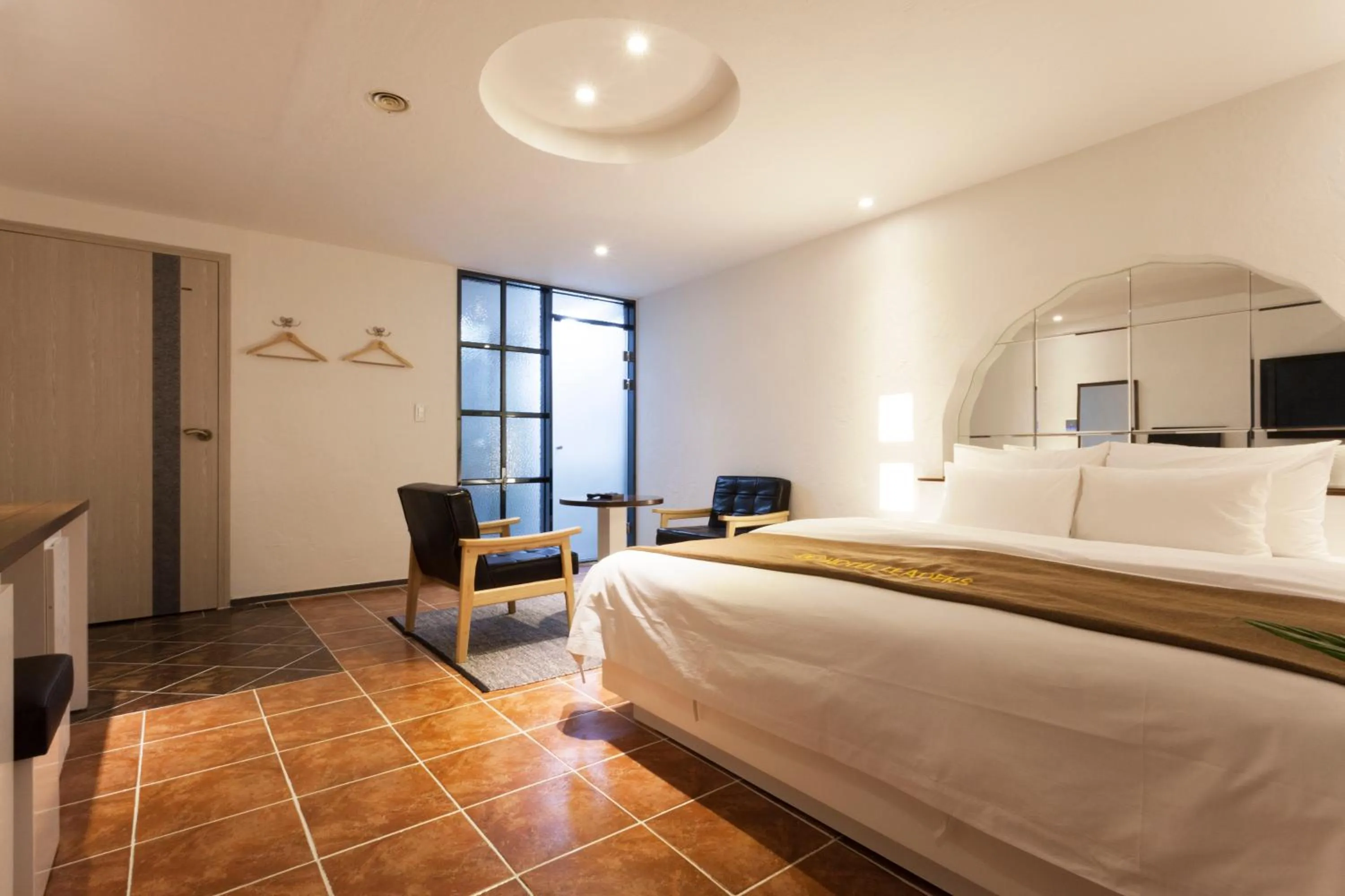 TV and multimedia, Bed in Hotel Leaders