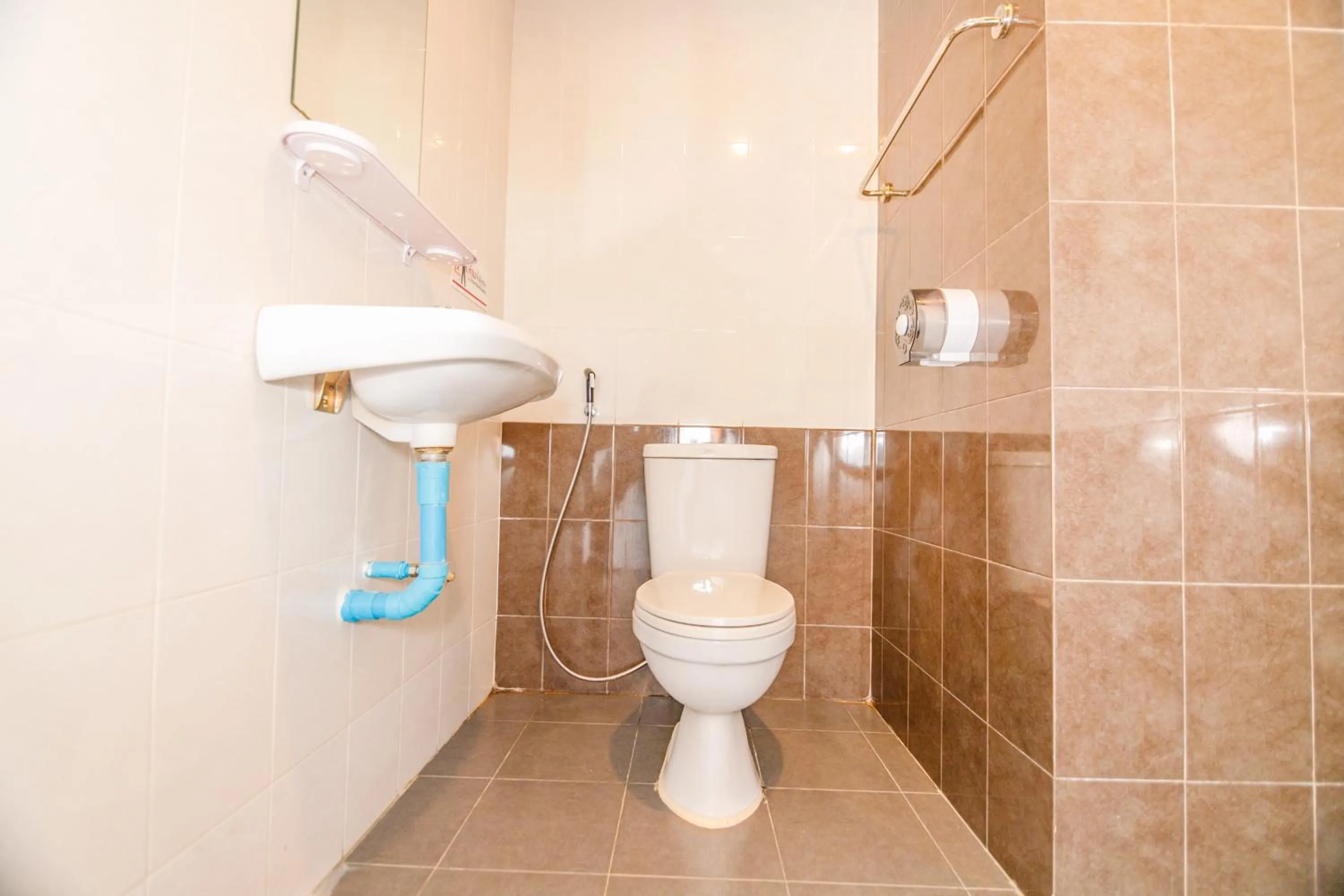 Bathroom in The Glasshouse place