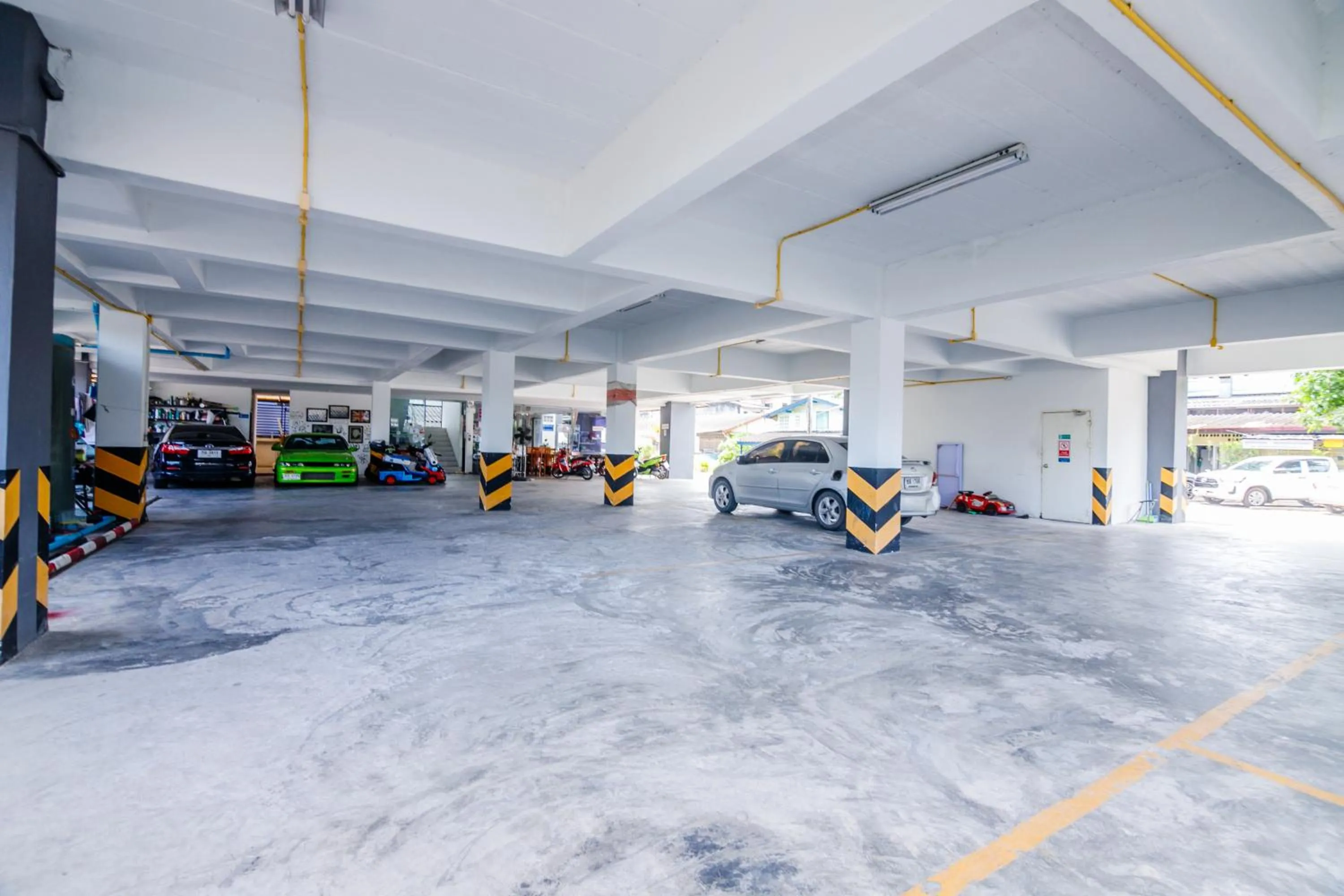 Parking in The Glasshouse place