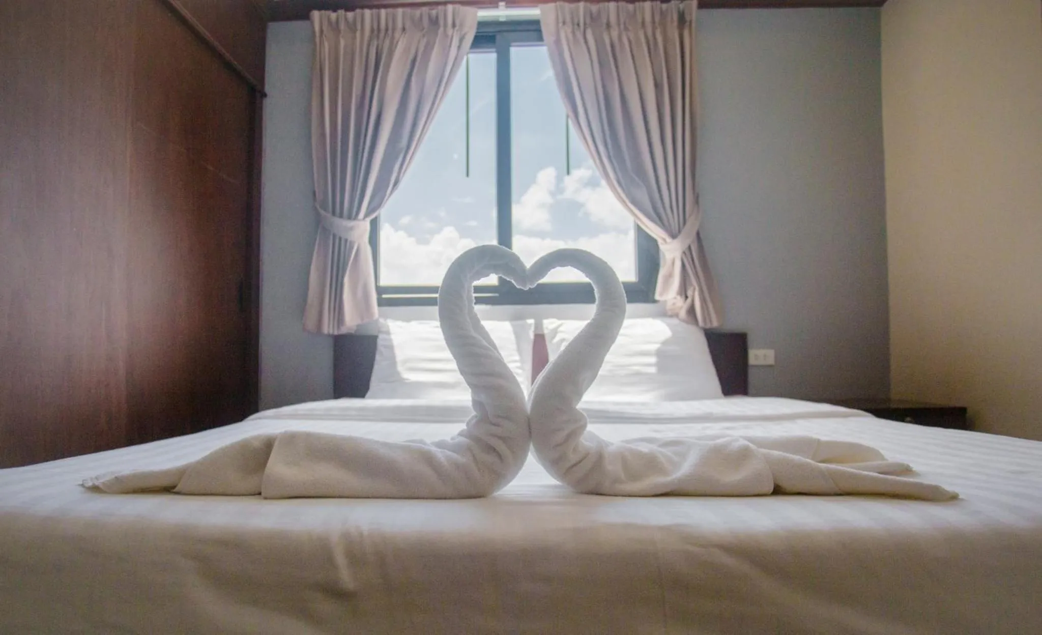 Bedroom, Bed in The Glasshouse place