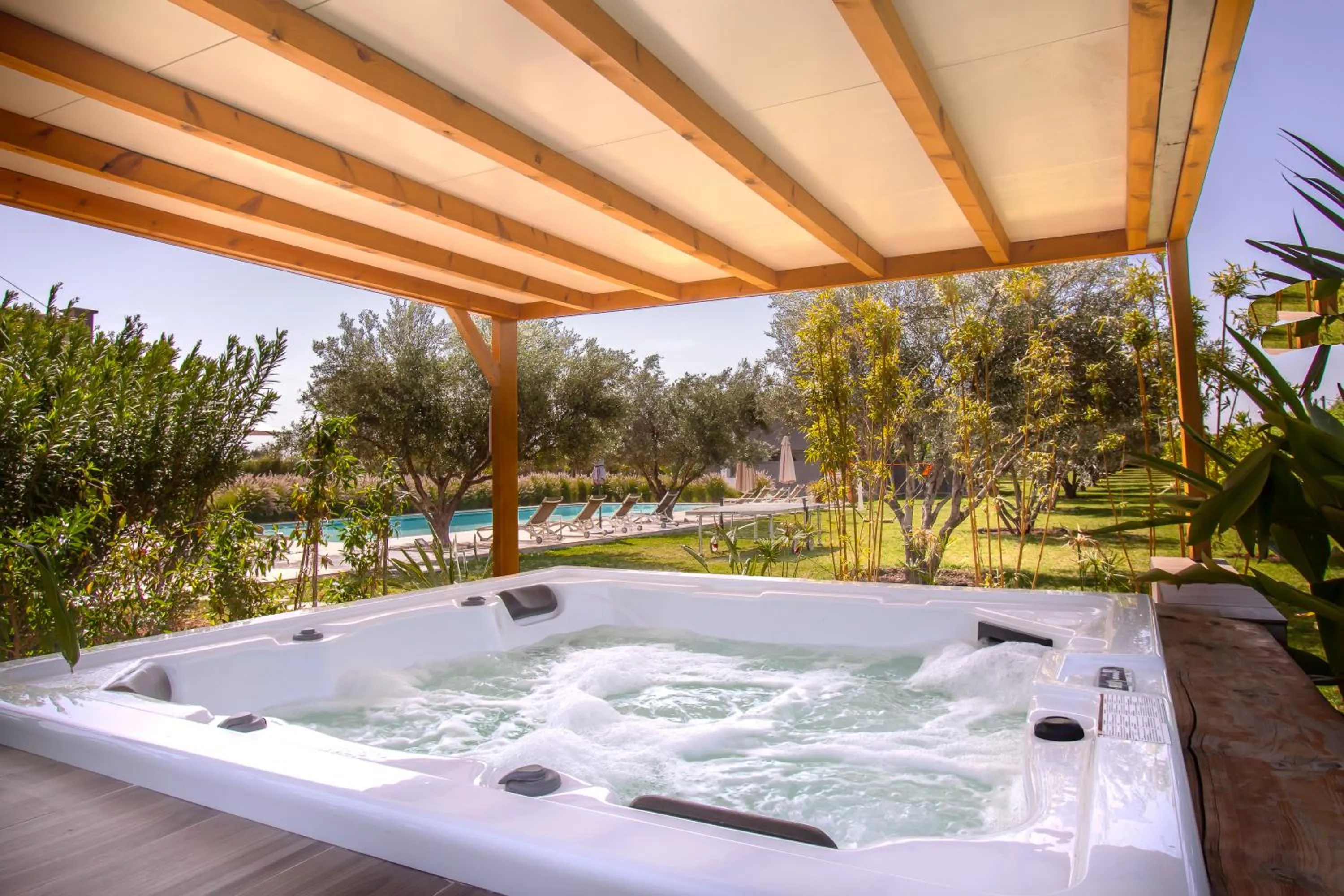 Hot Tub in Villa Jardins D'Isa