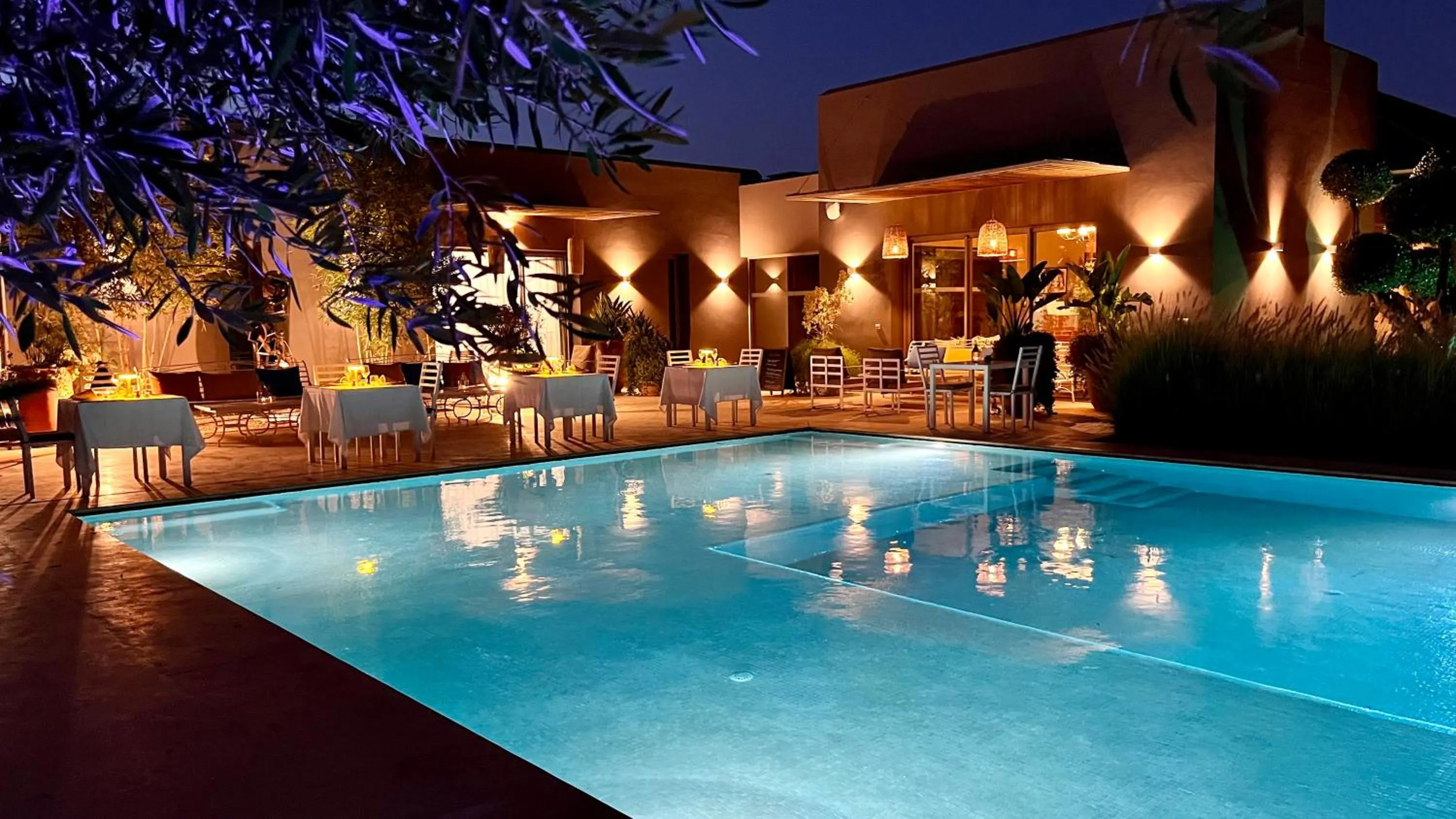 Restaurant/places to eat in Villa Jardins D'Isa