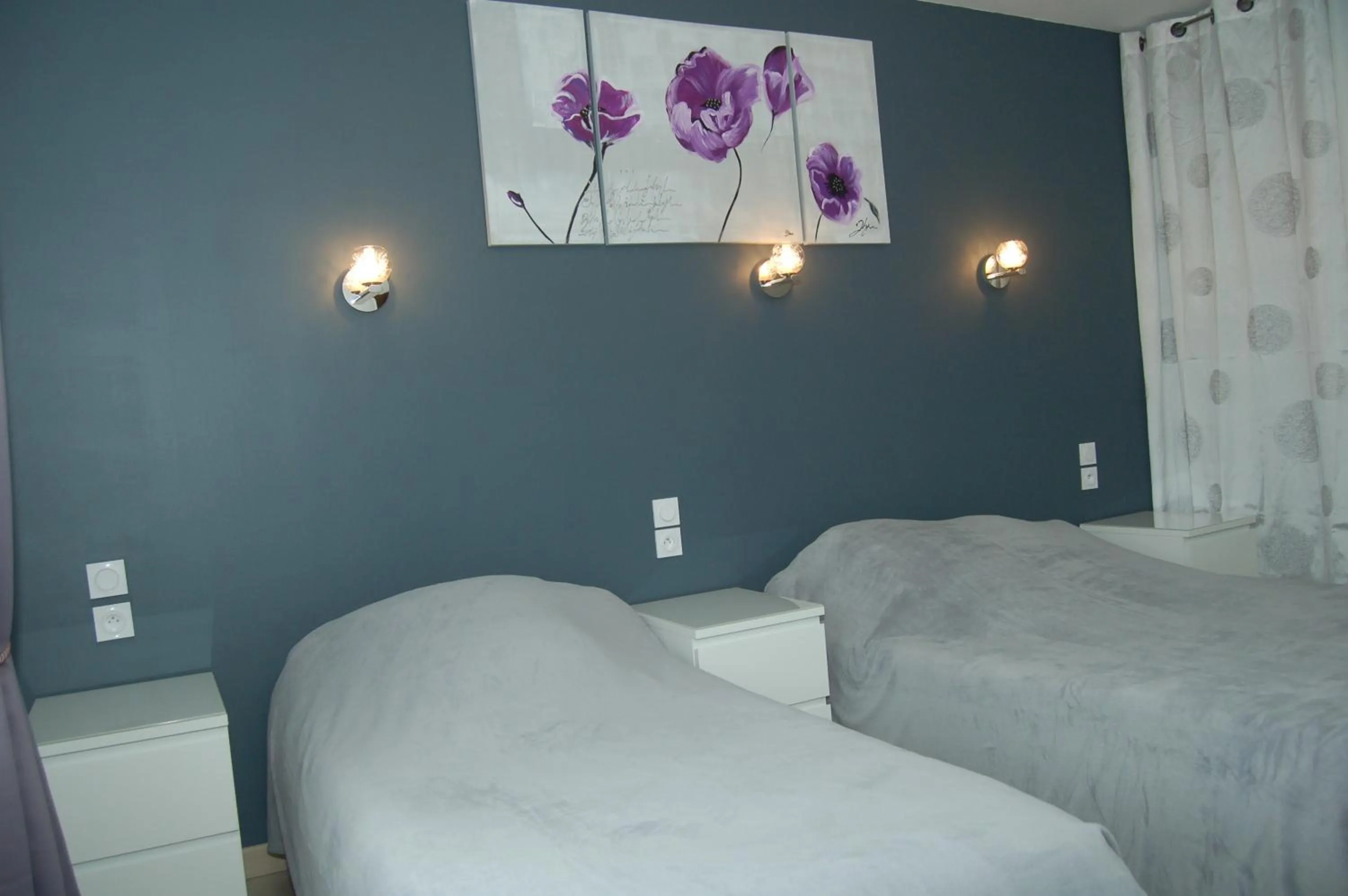 Bedroom, Bed in Le Relais des Primeurs LOGIS HOTEL