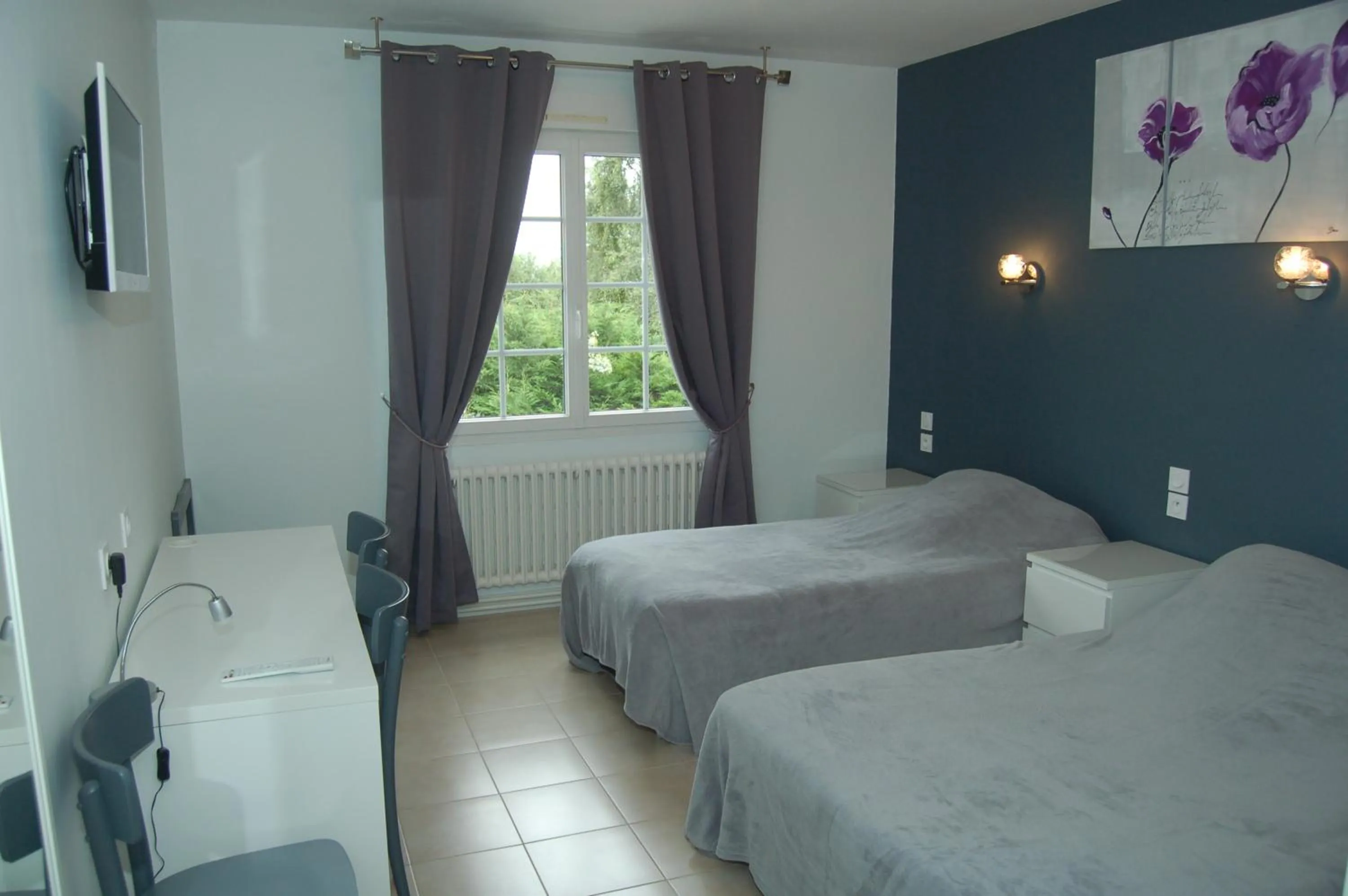 Bedroom, Bed in Le Relais des Primeurs LOGIS HOTEL