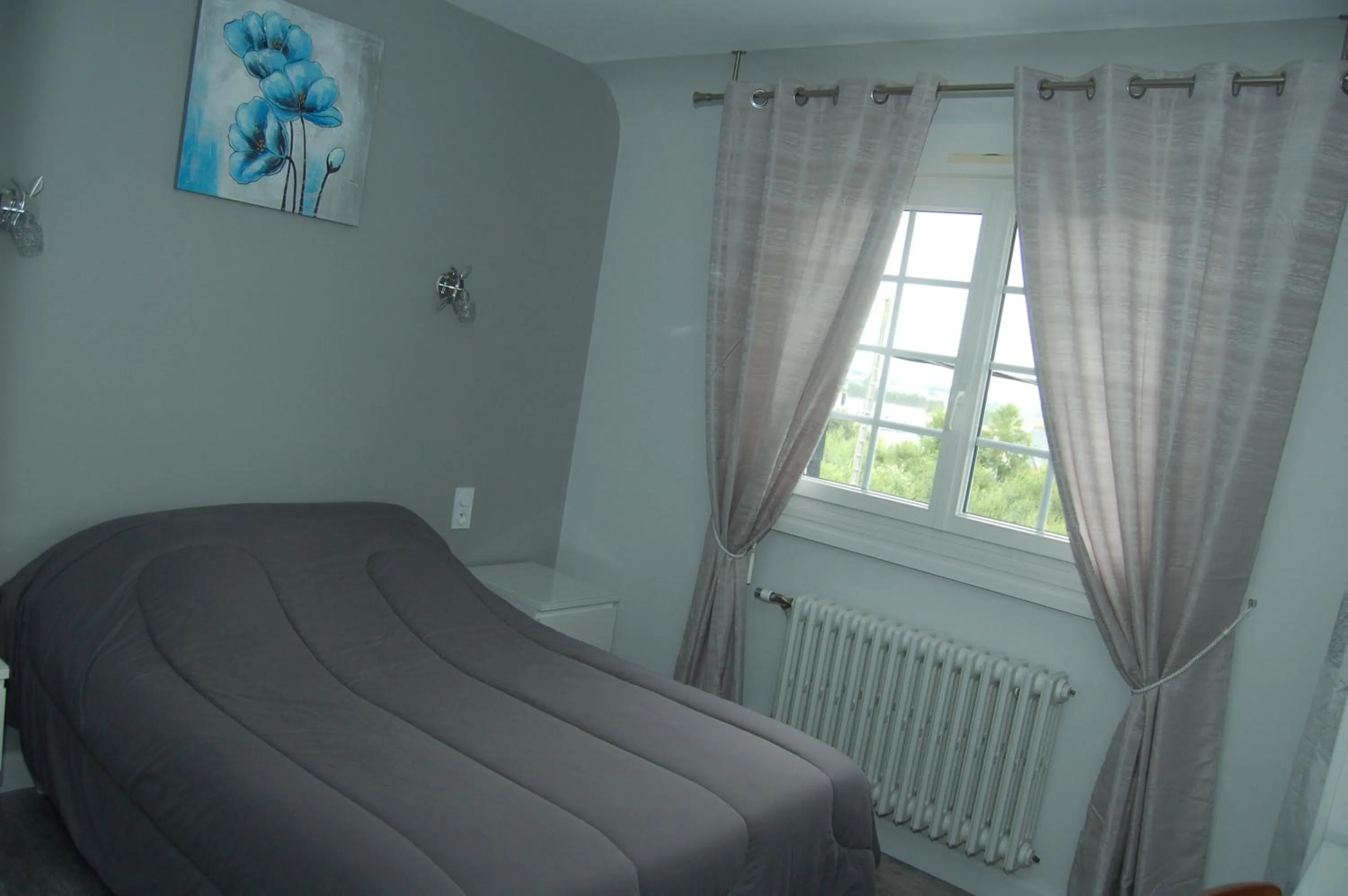 Bedroom, Bed in Le Relais des Primeurs LOGIS HOTEL