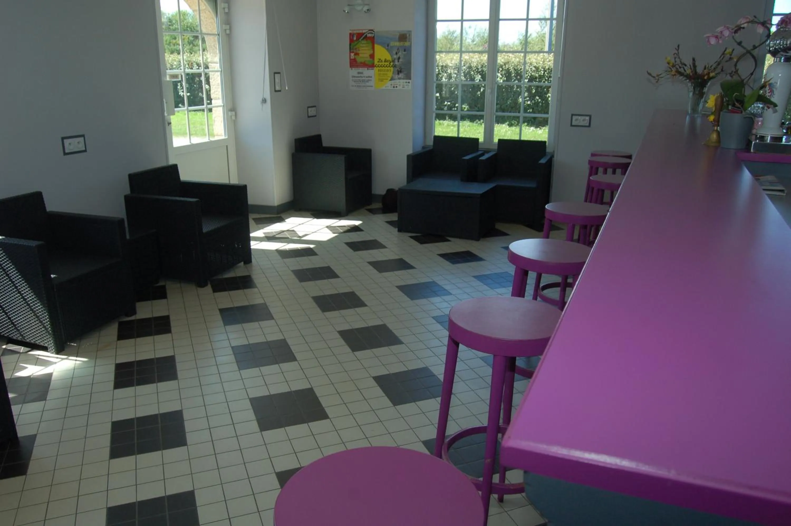 Lounge or bar in Le Relais des Primeurs LOGIS HOTEL