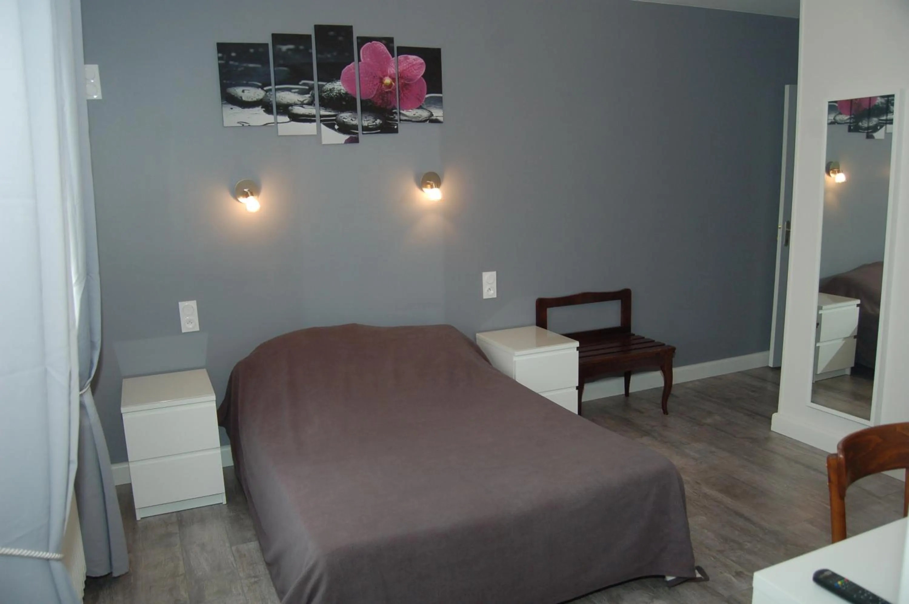 Bed in Le Relais des Primeurs LOGIS HOTEL