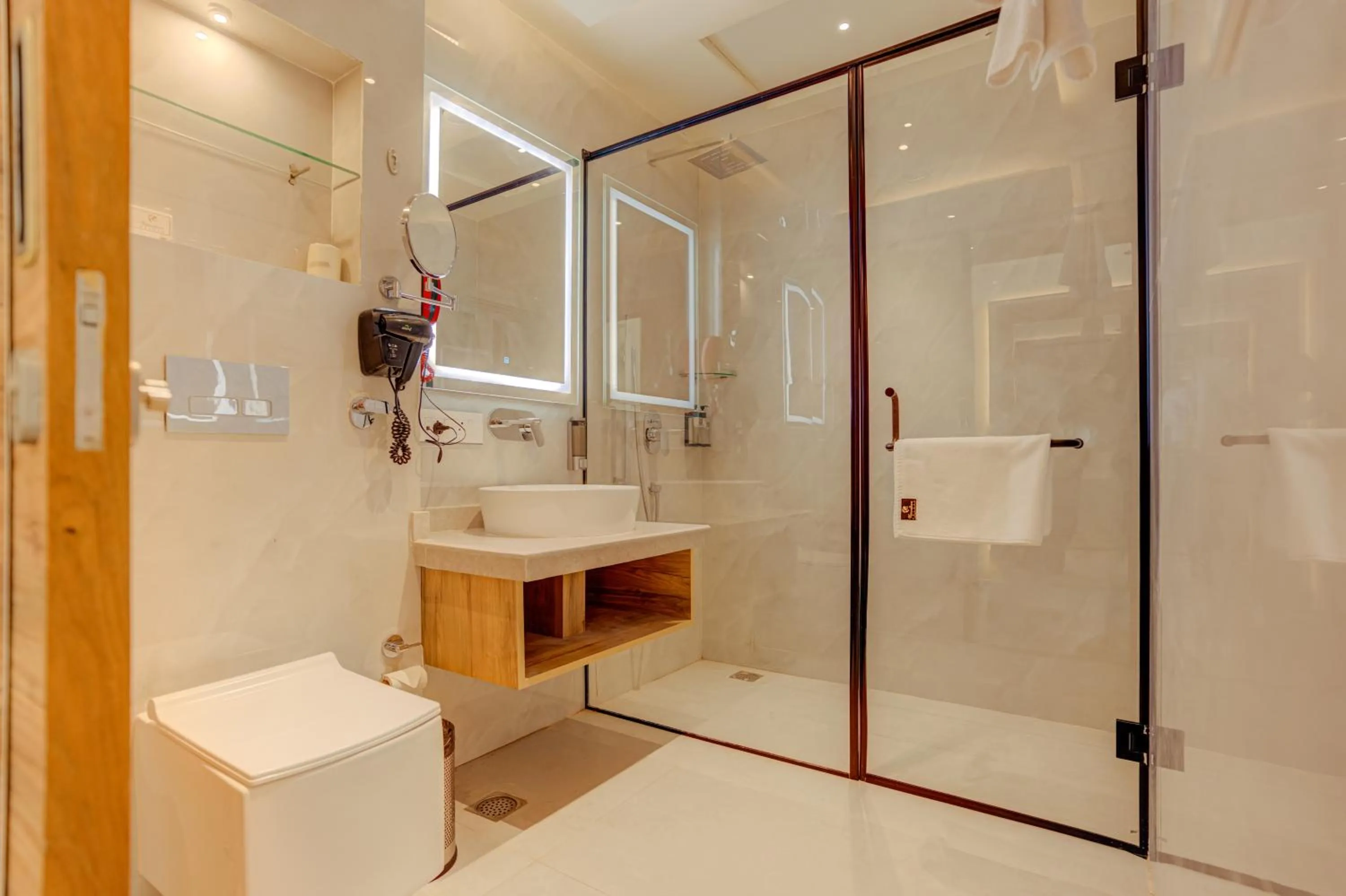 Shower in Hotel Vasundhara Palace