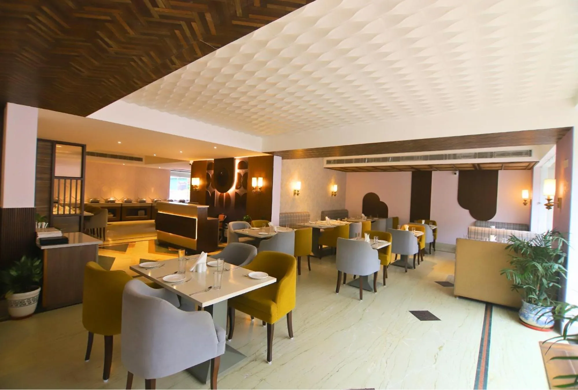 Restaurant/places to eat in Hotel Vasundhara Palace