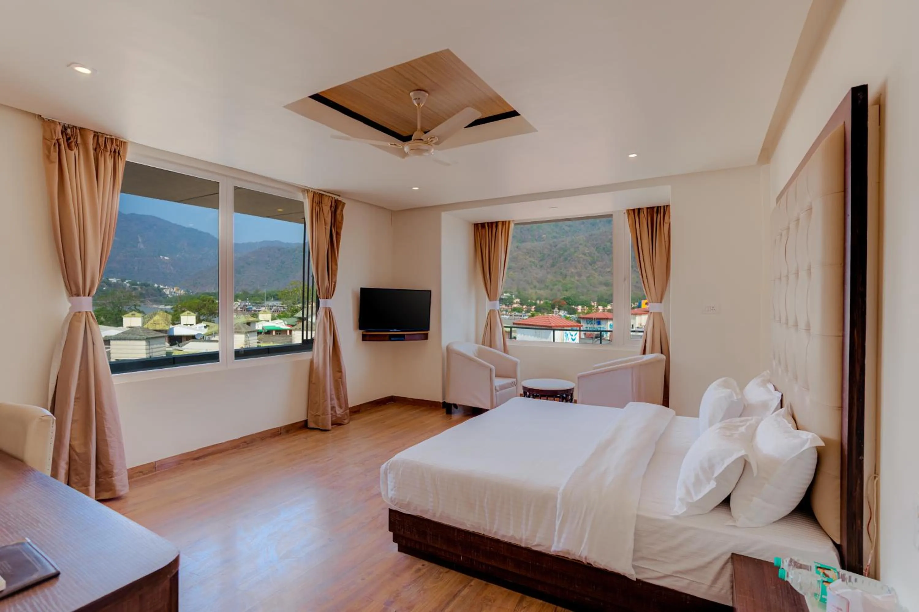 Communal lounge/ TV room, Bed in Hotel Vasundhara Palace