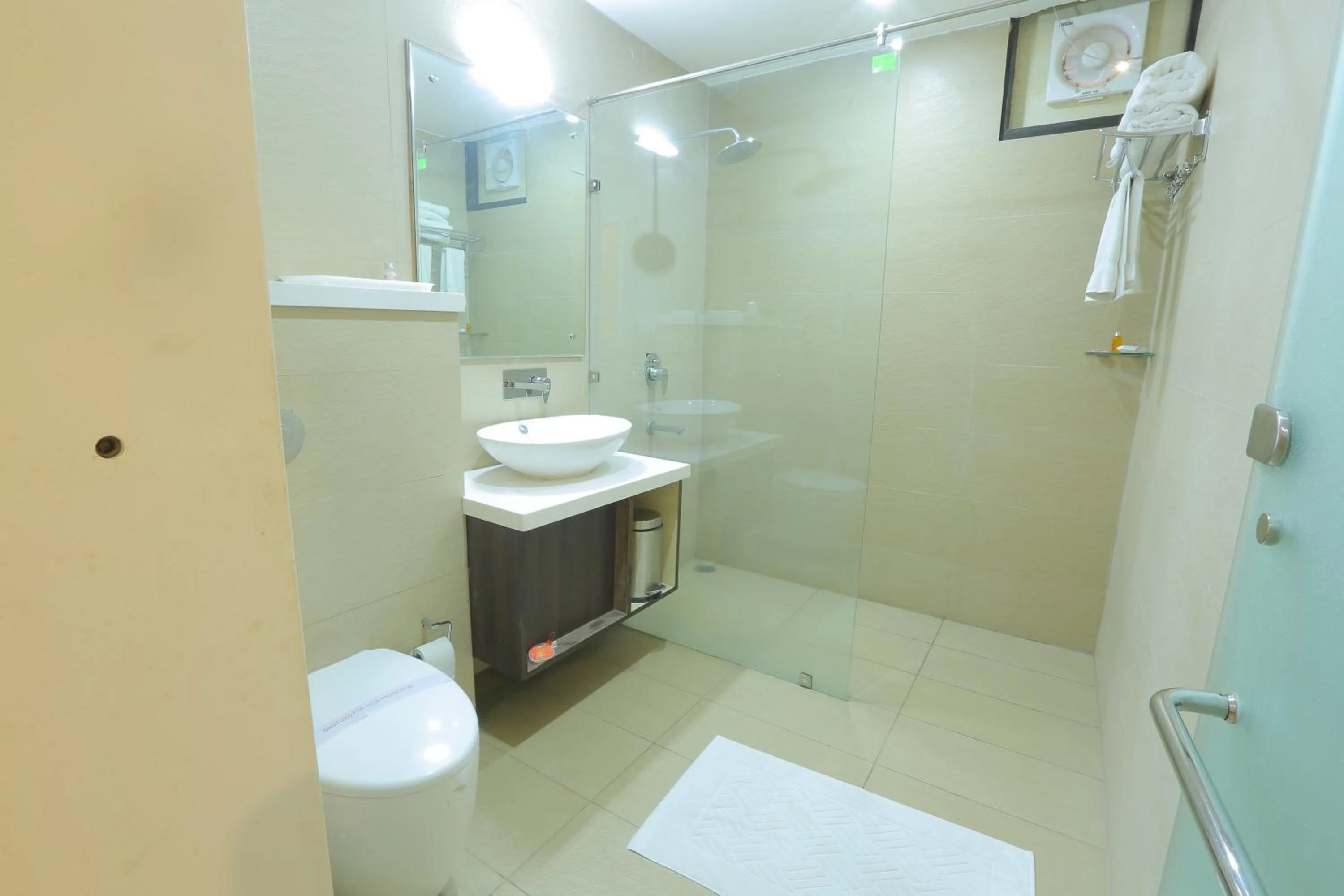 Shower in Hotel Vasundhara Palace