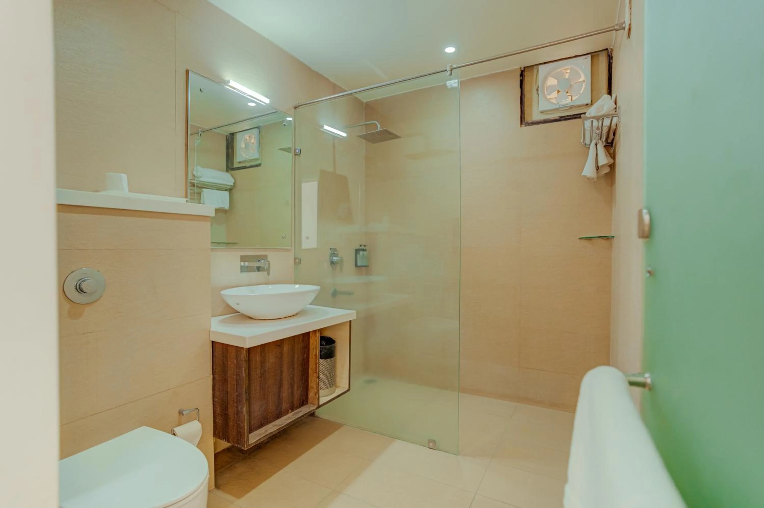 Shower in Hotel Vasundhara Palace