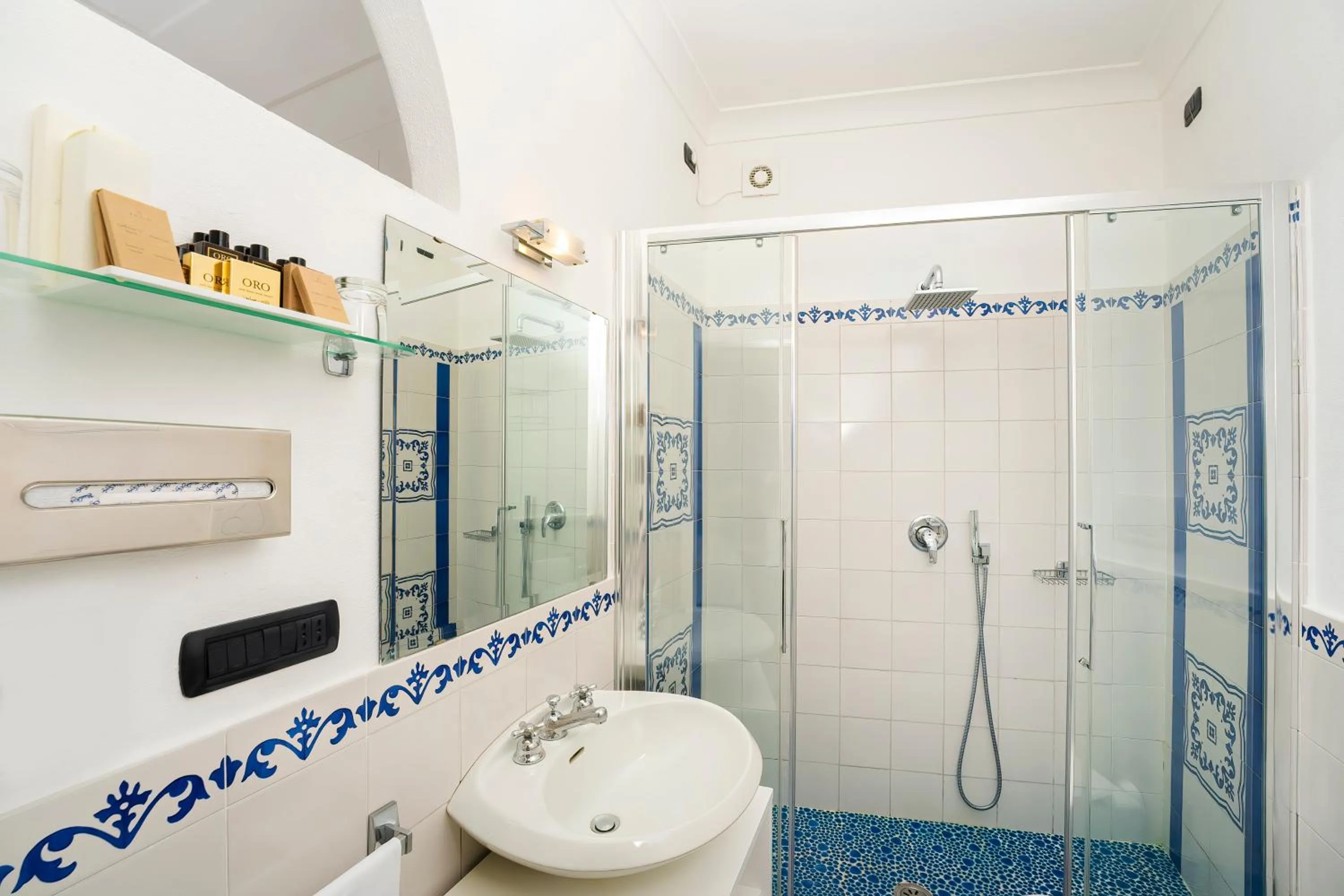 Shower in Hotel Le Agavi