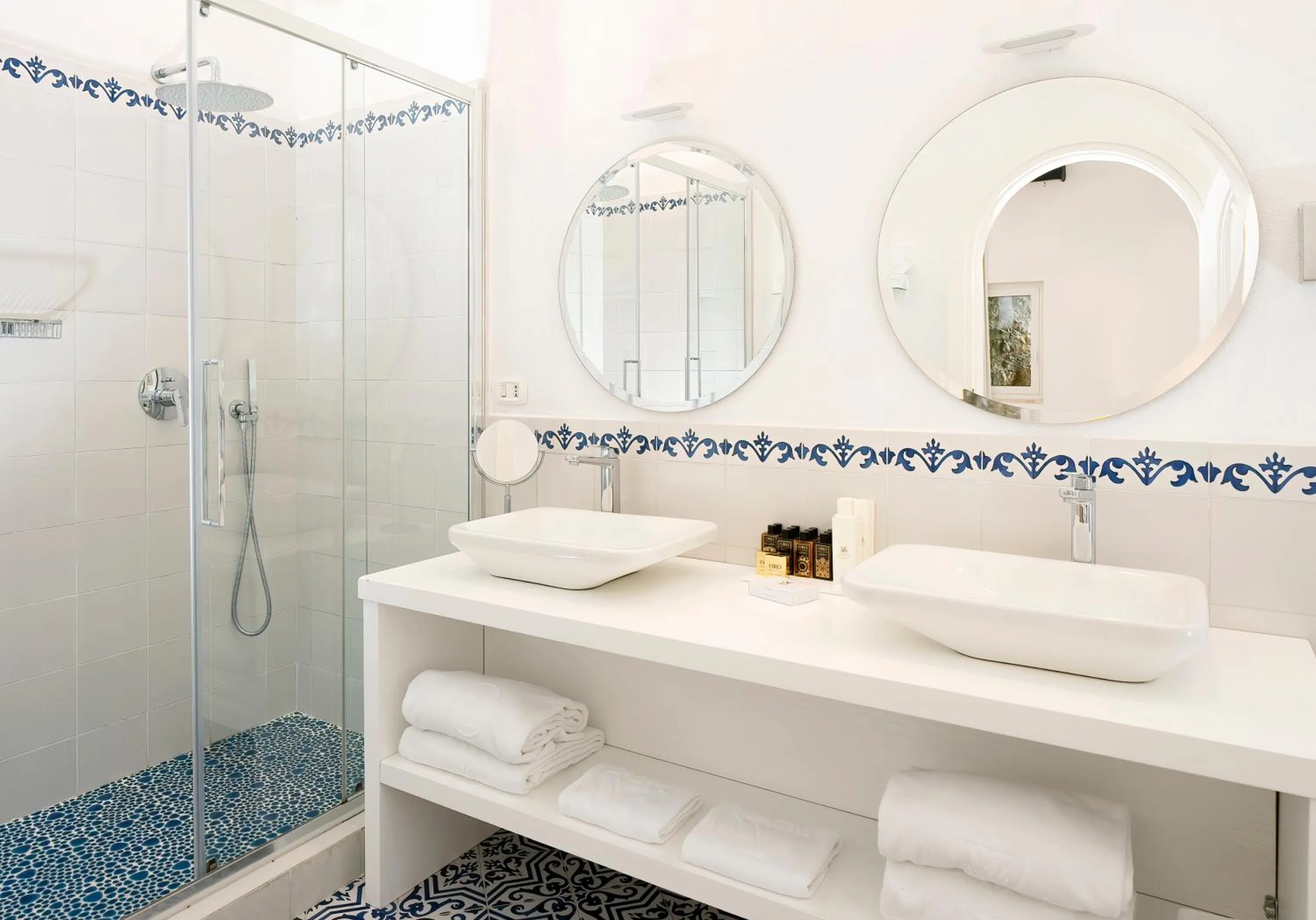 Shower in Hotel Le Agavi