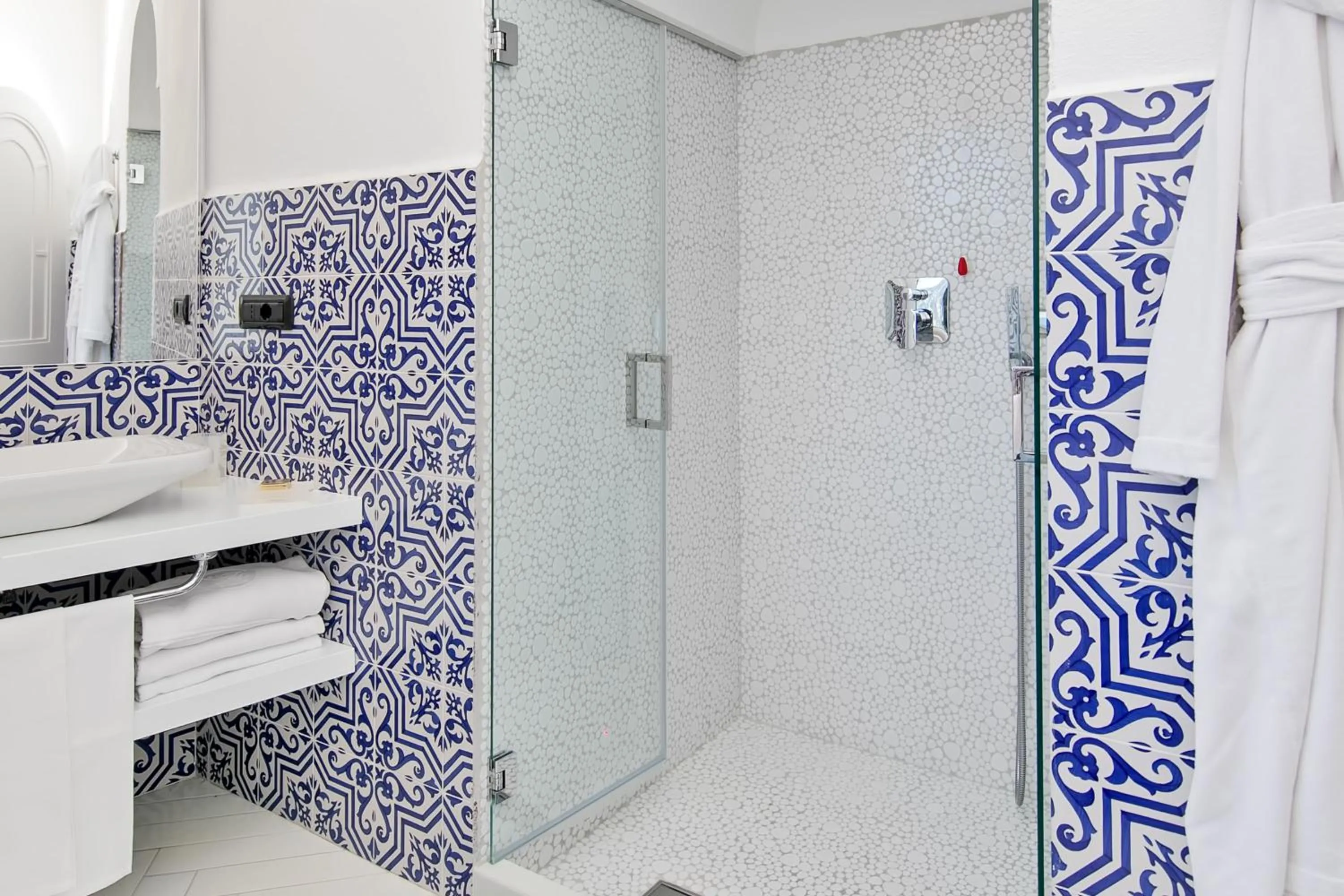 Shower in Hotel Le Agavi