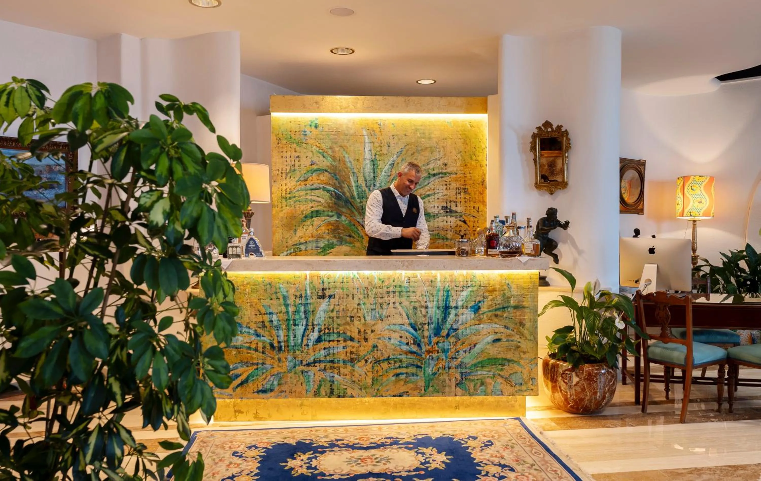 Staff in Hotel Le Agavi