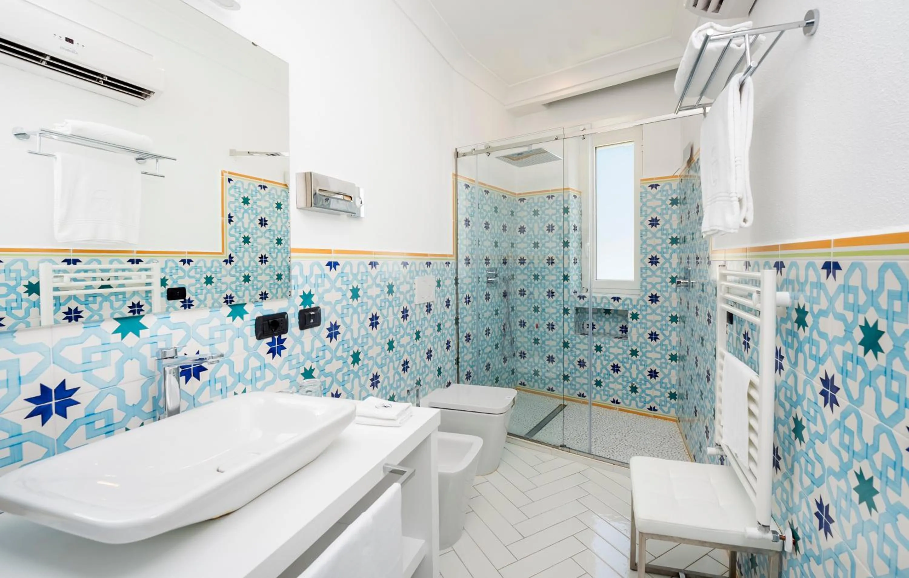 Shower in Hotel Le Agavi