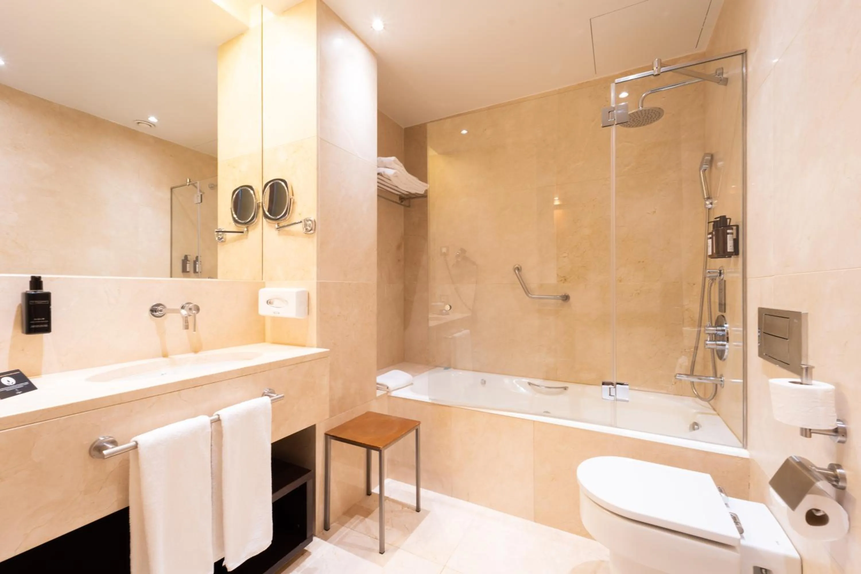 Toilet in Hotel Zinema7