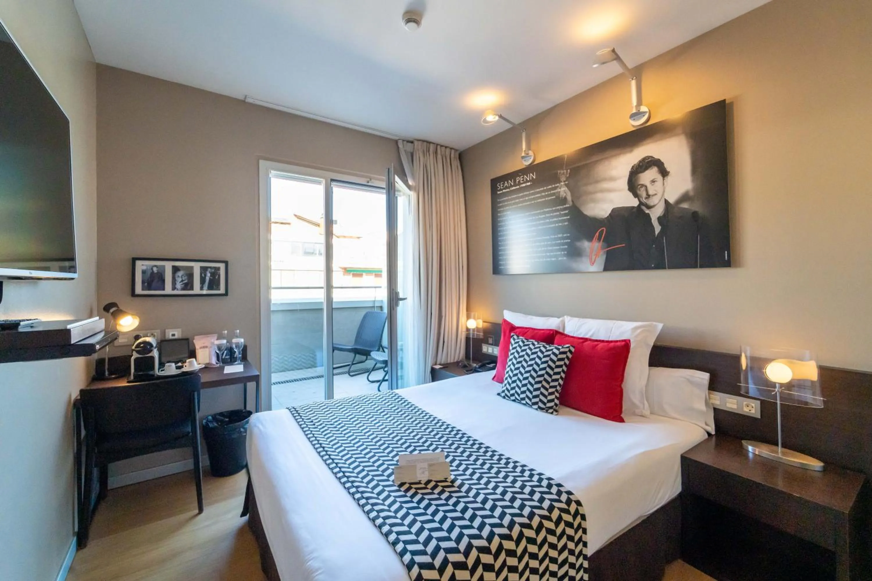 TV and multimedia, Bed in Hotel Zinema7