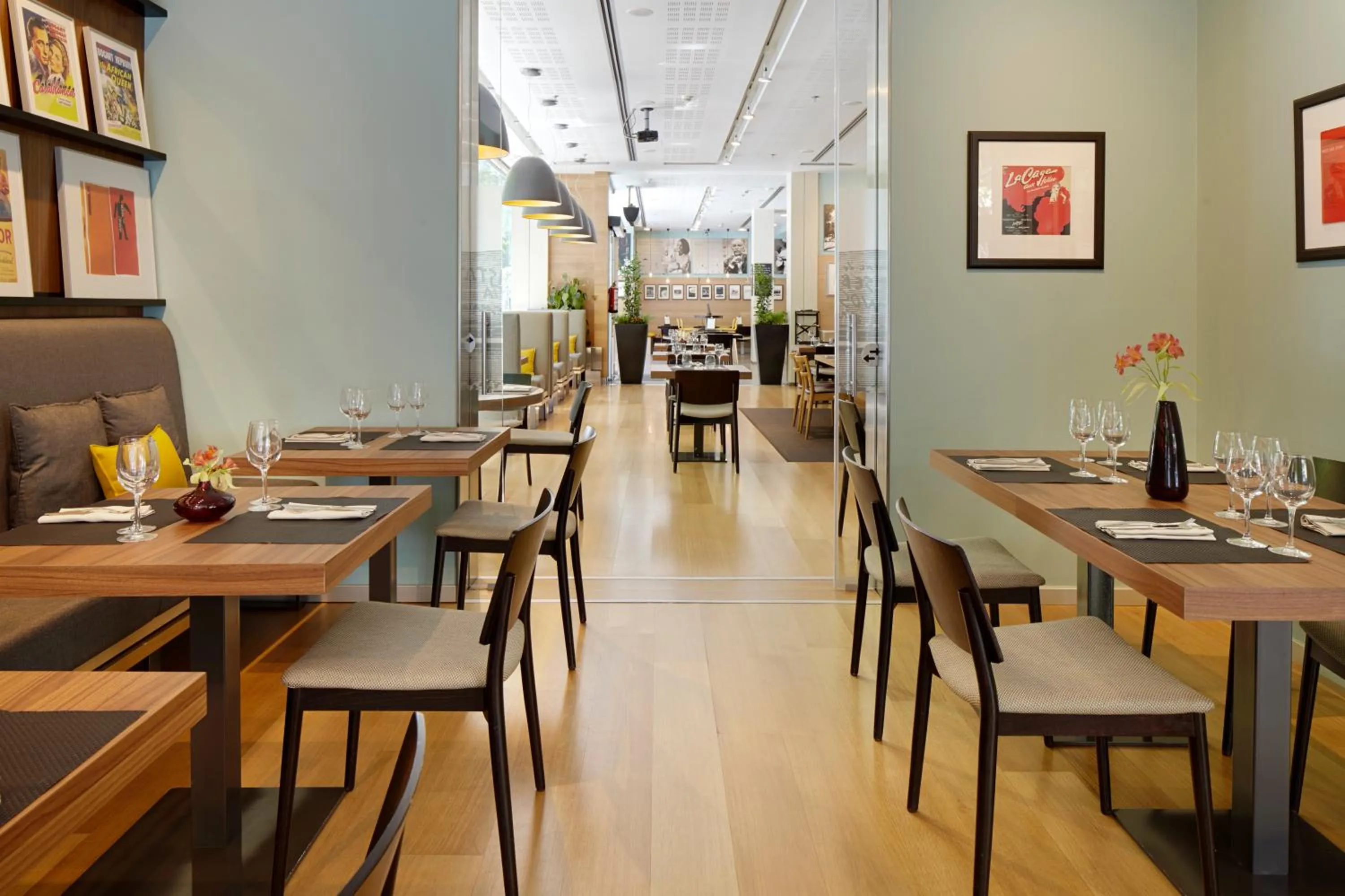 Restaurant/places to eat in Hotel Zinema7