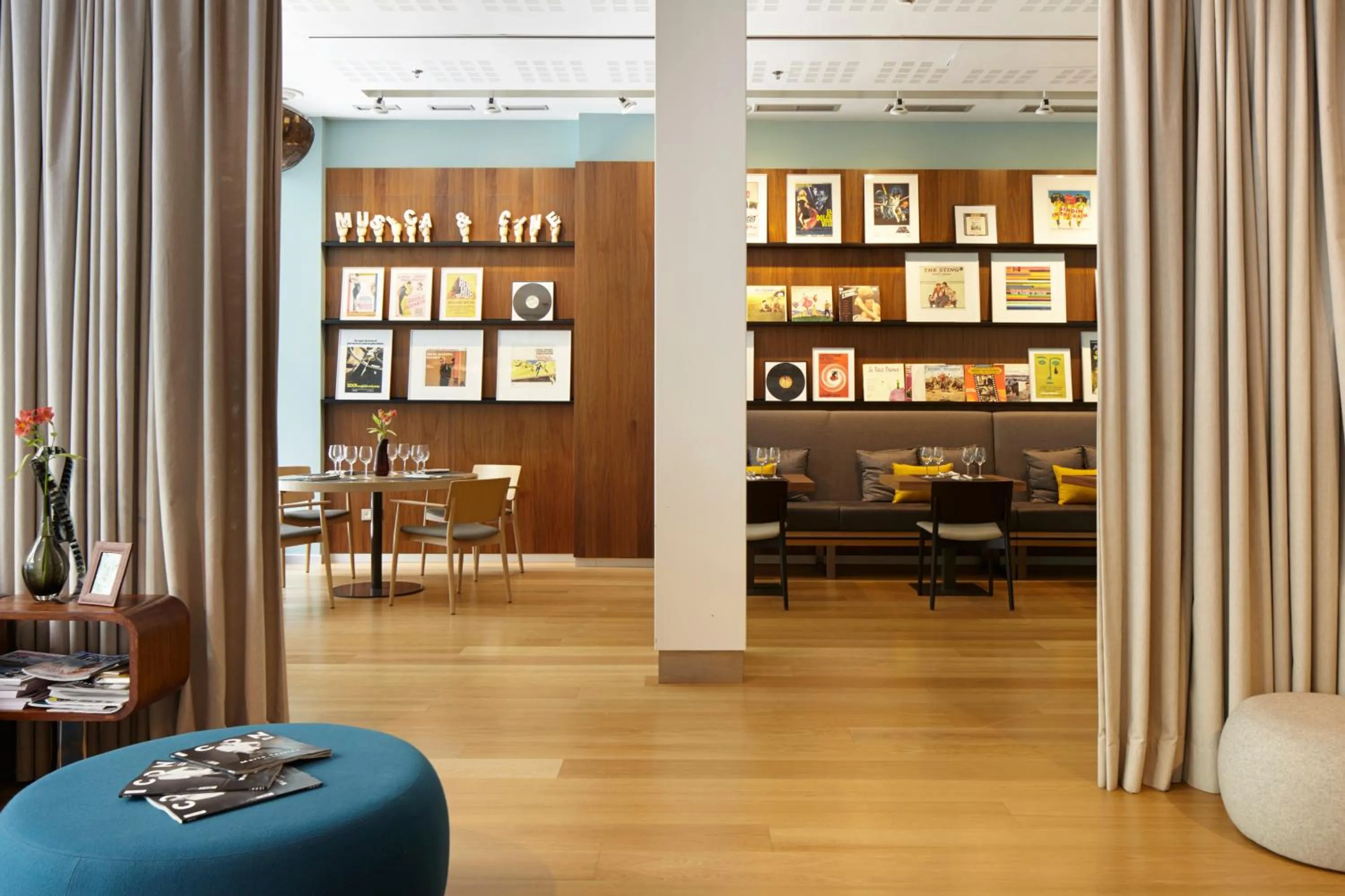 Restaurant/places to eat in Hotel Zinema7