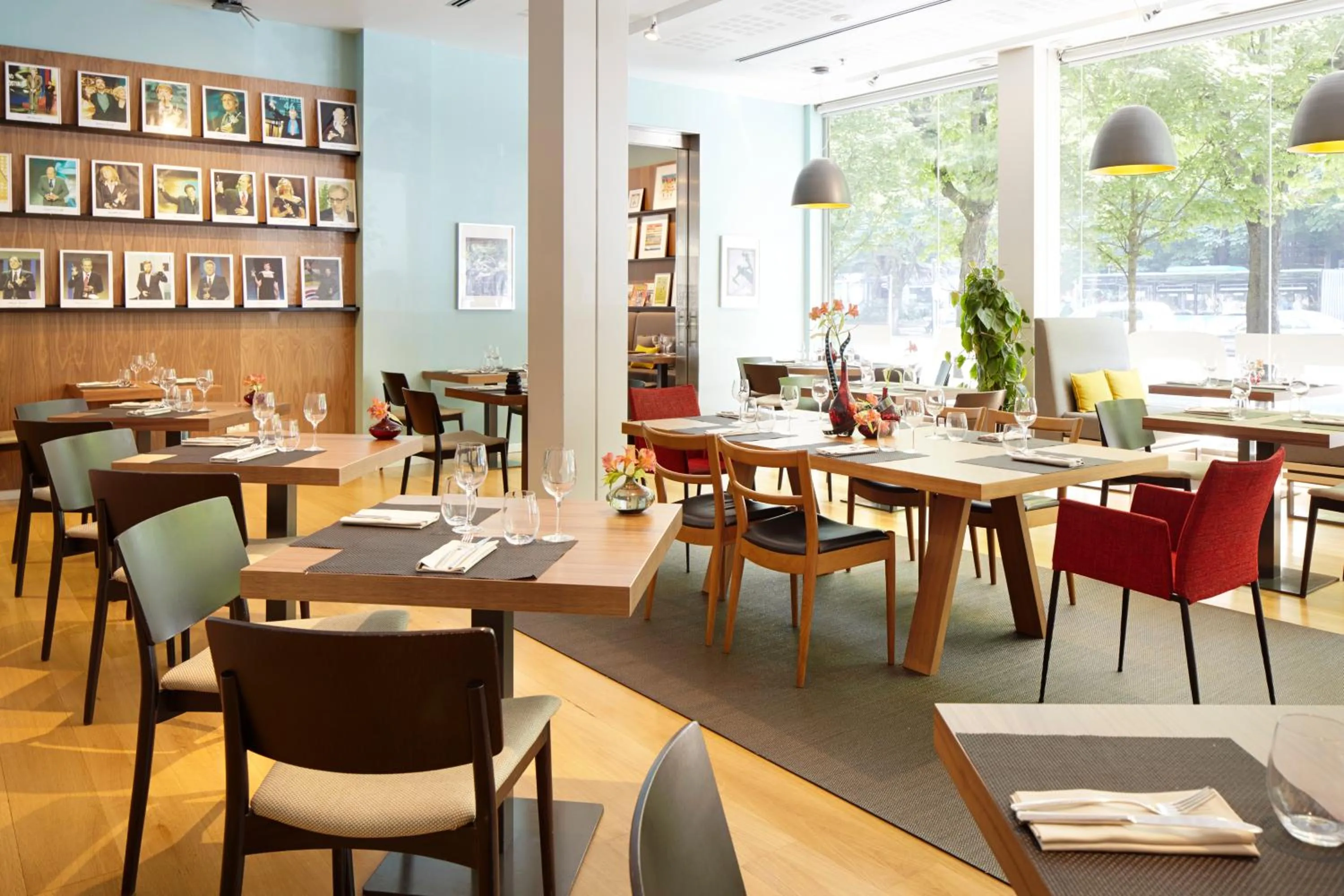 Restaurant/places to eat in Hotel Zinema7