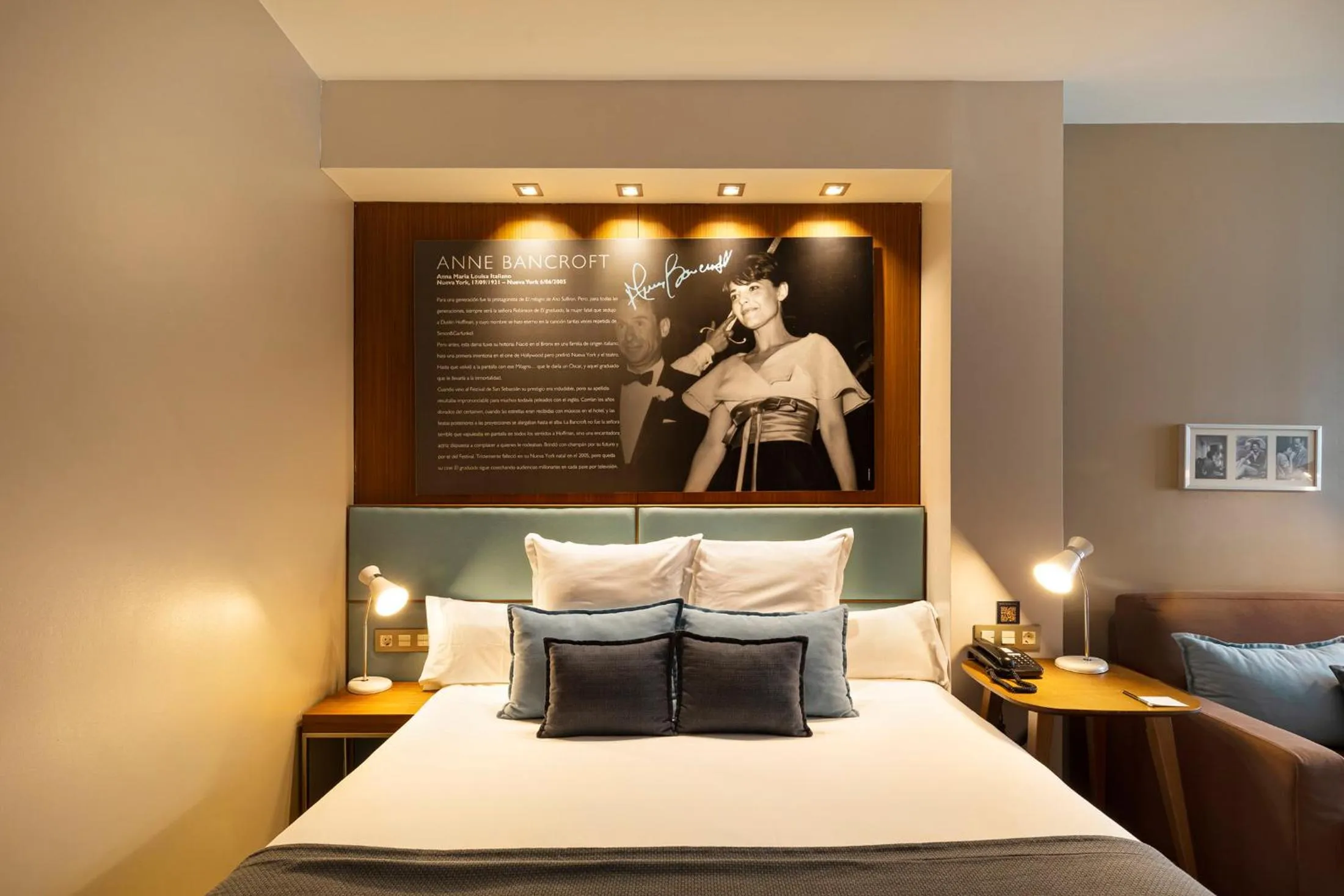 Bed in Hotel Zinema7