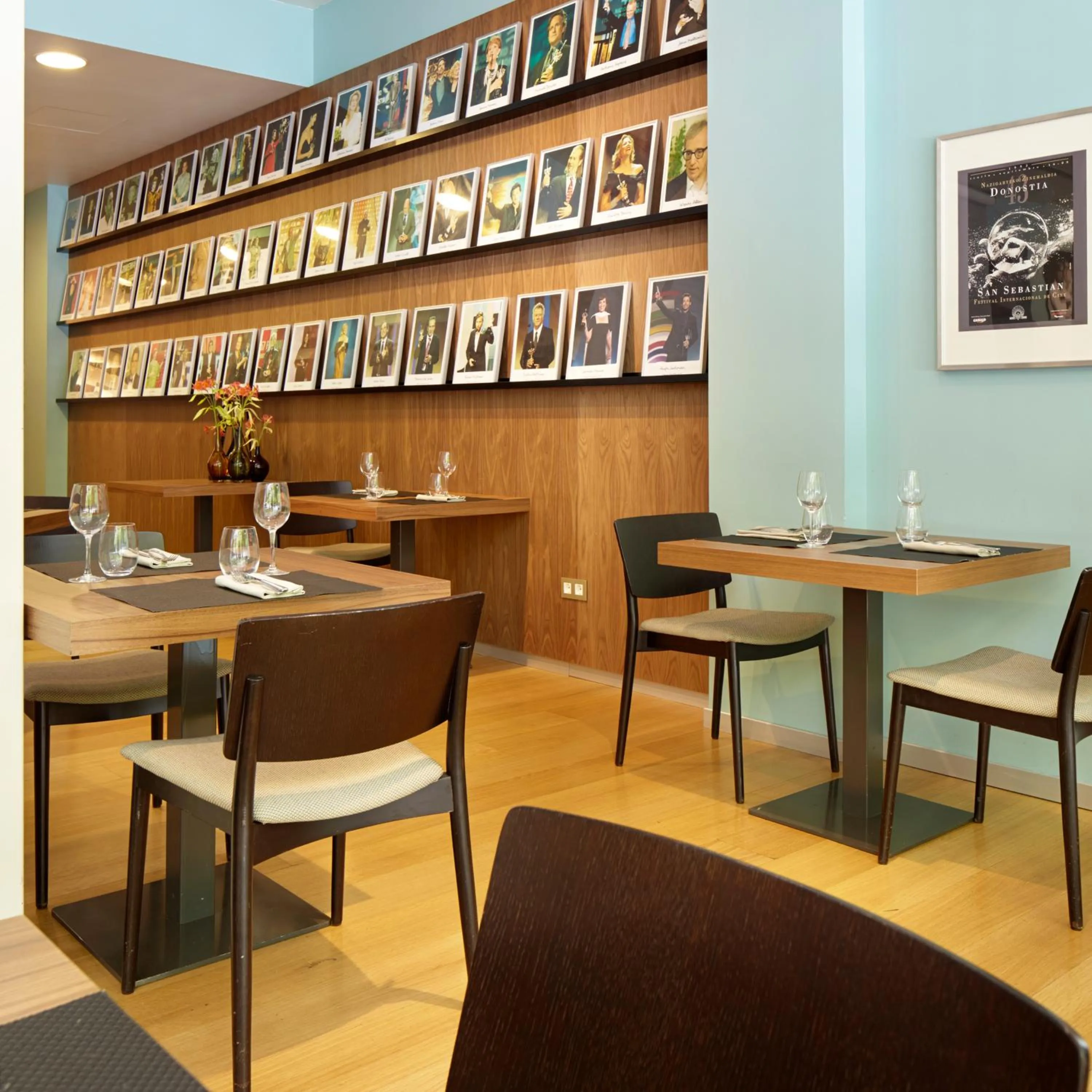 Restaurant/places to eat in Hotel Zinema7