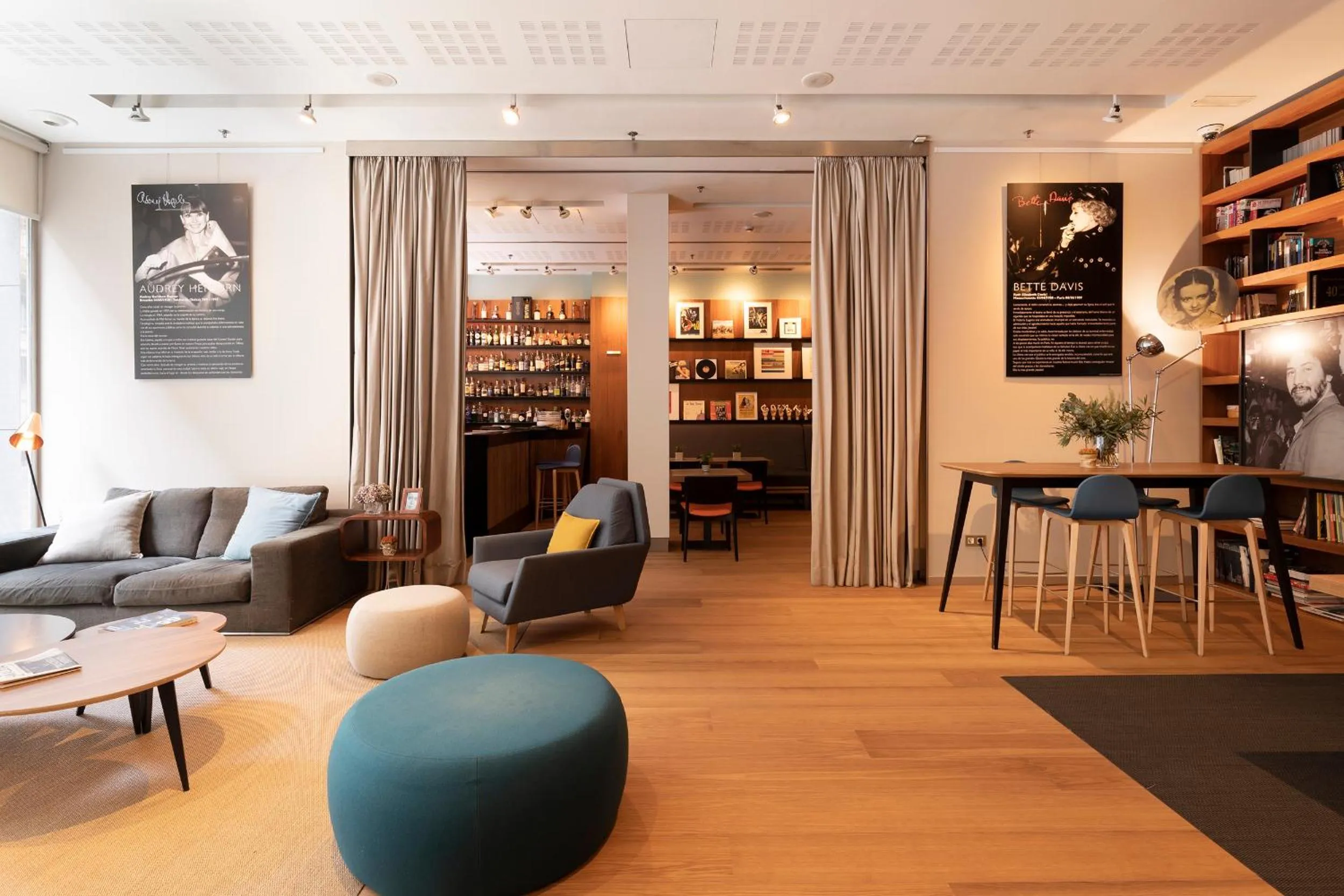 Library in Hotel Zinema7
