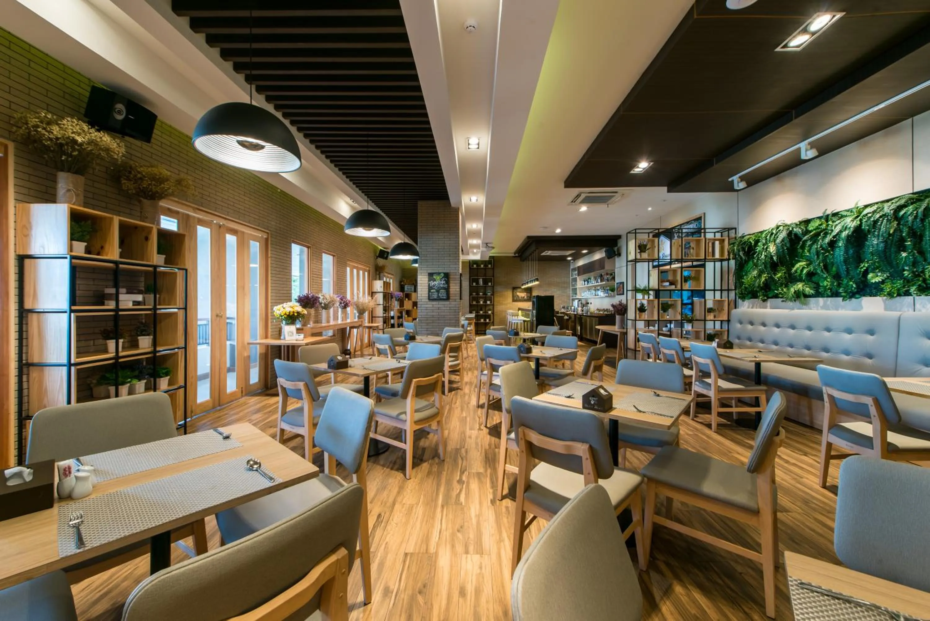 Restaurant/places to eat in Nadee 10 Resort & Hotel