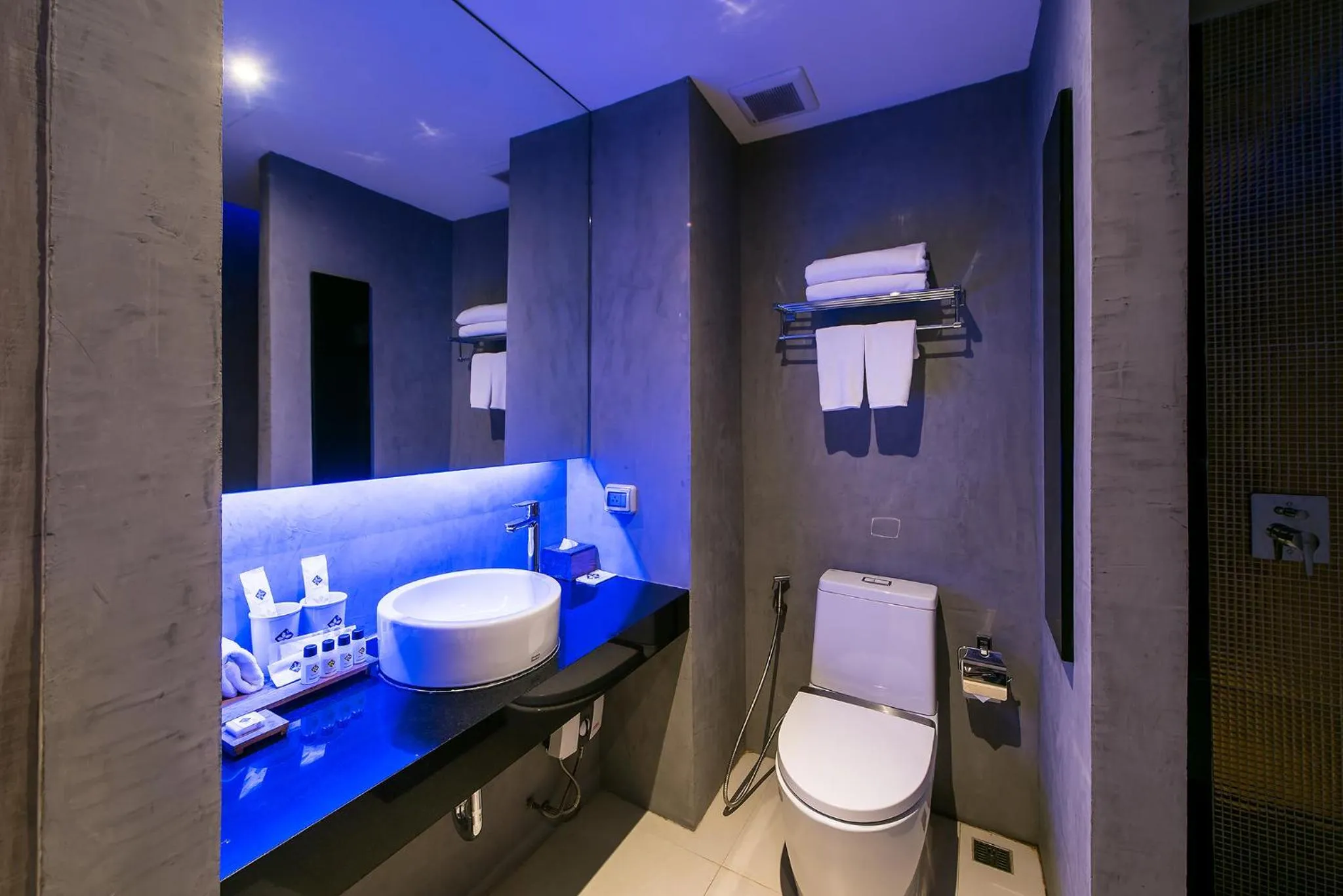 Toilet in Nadee 10 Resort & Hotel