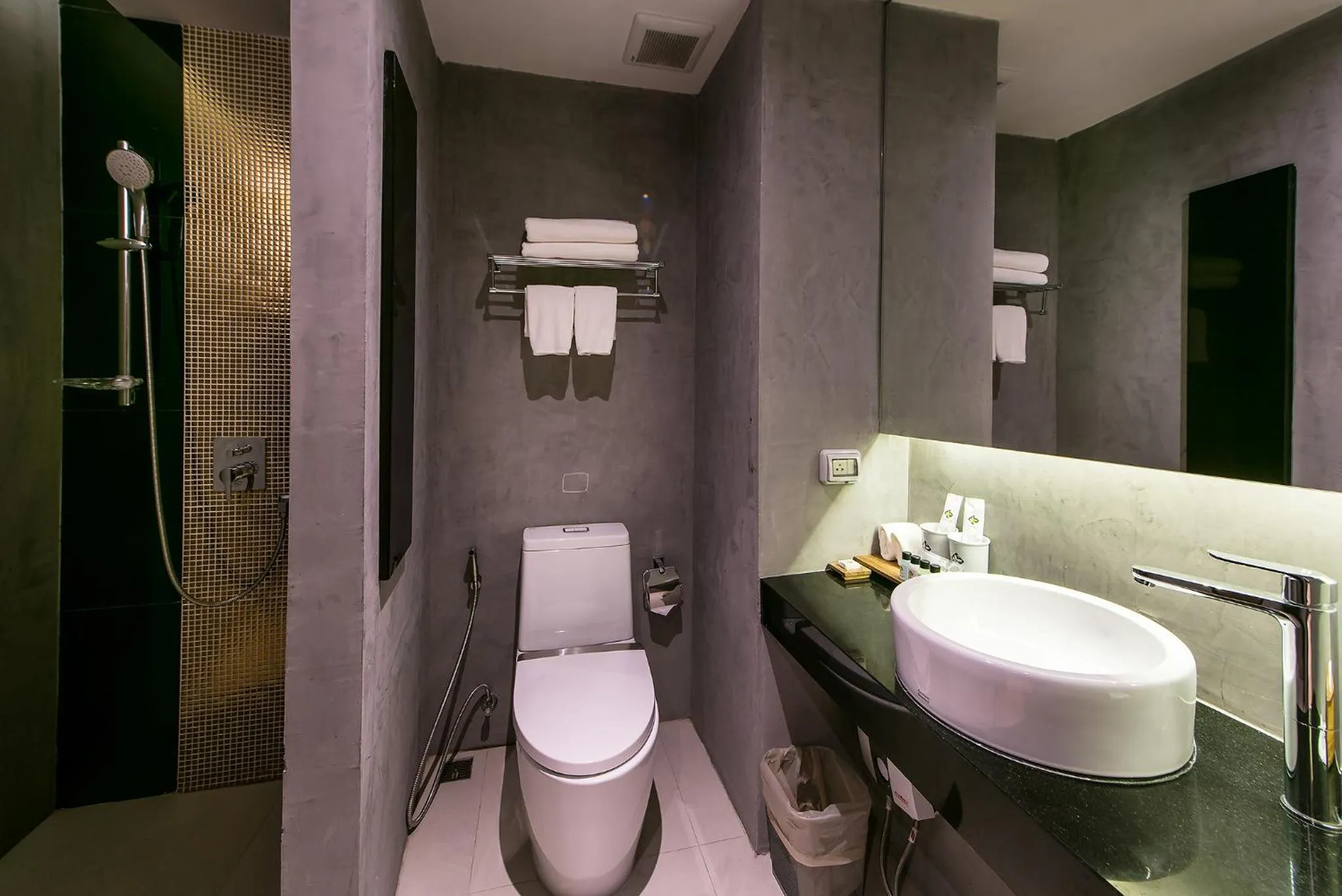 Shower in Nadee 10 Resort & Hotel