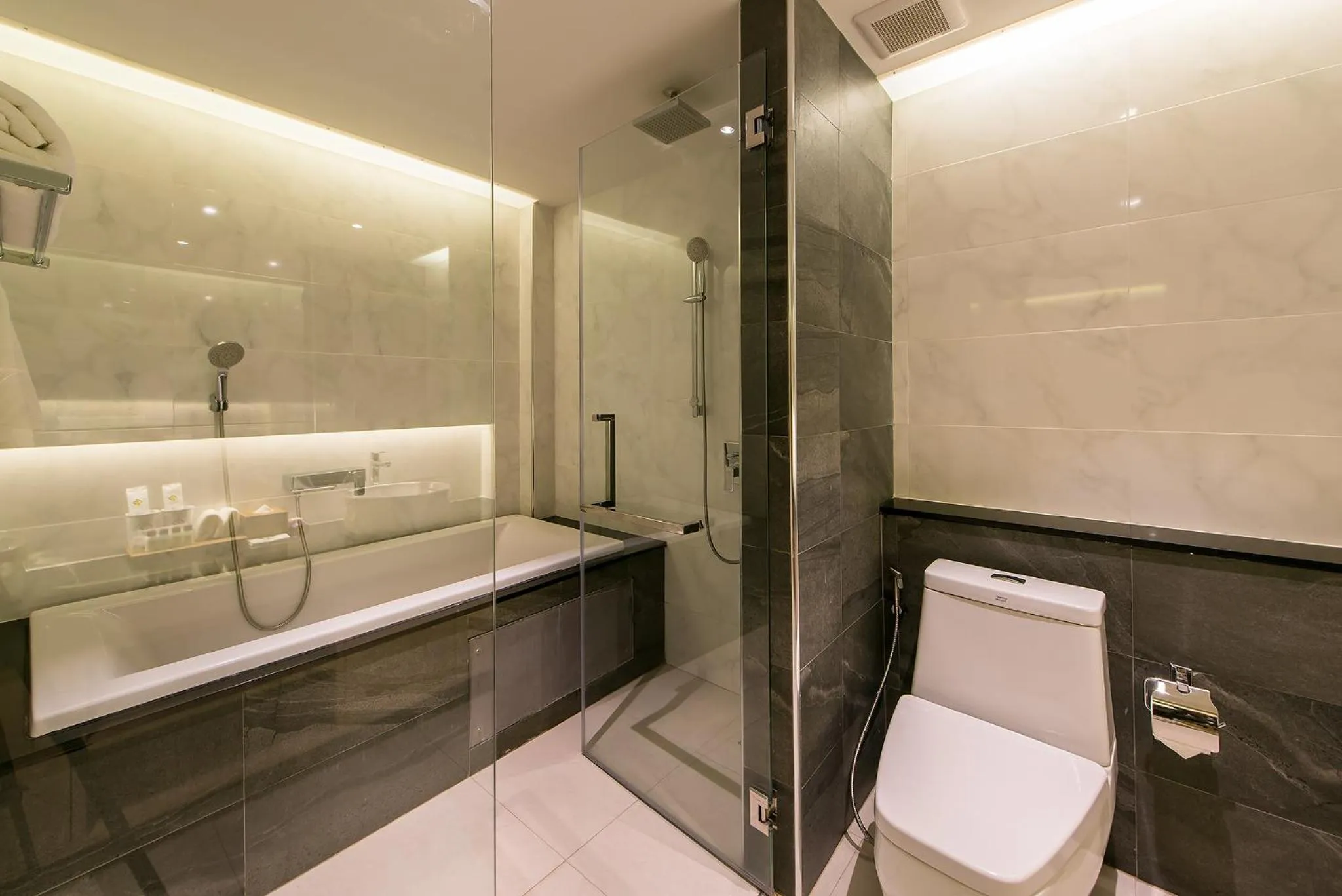 Bathroom in Nadee 10 Resort & Hotel