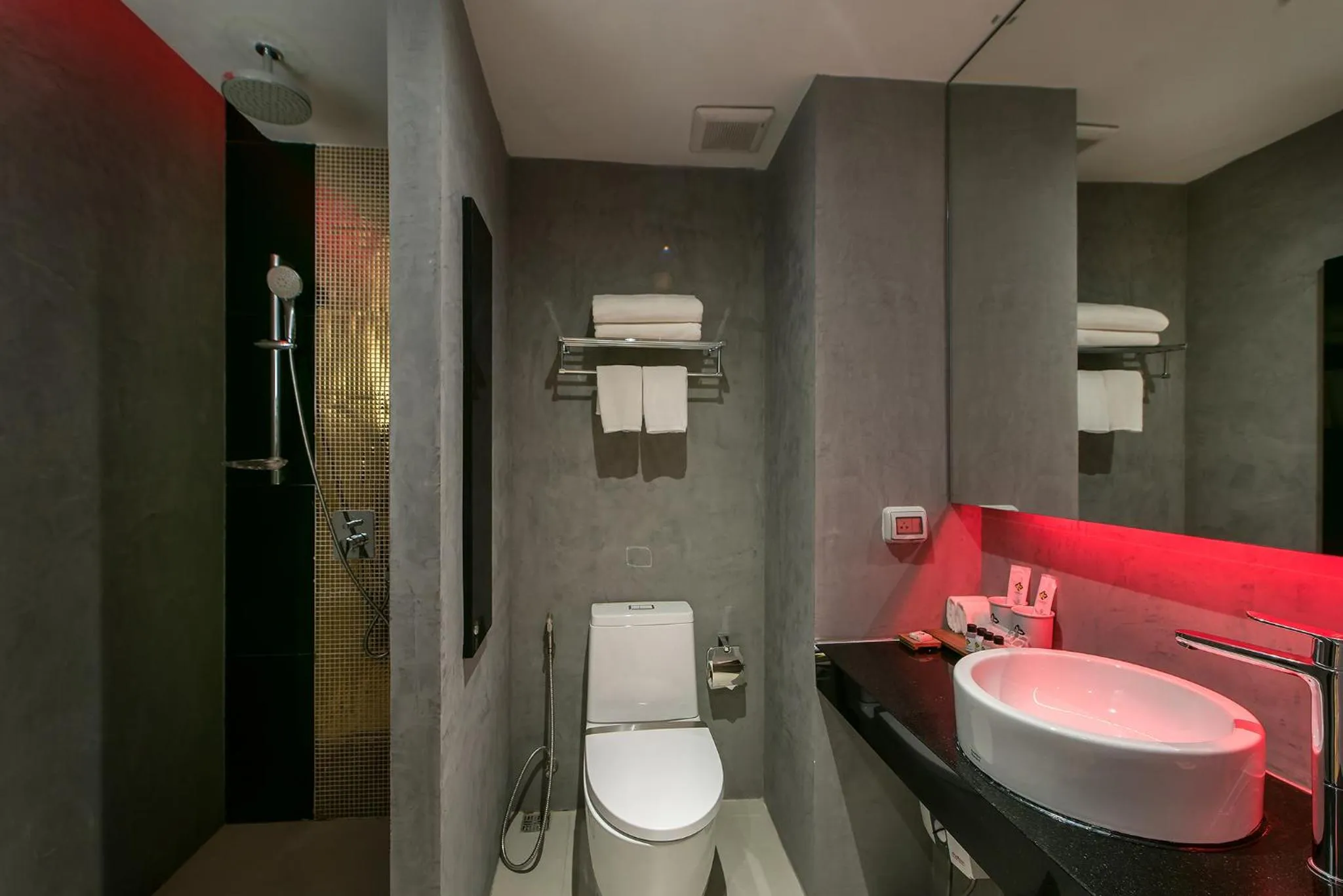 Shower in Nadee 10 Resort & Hotel