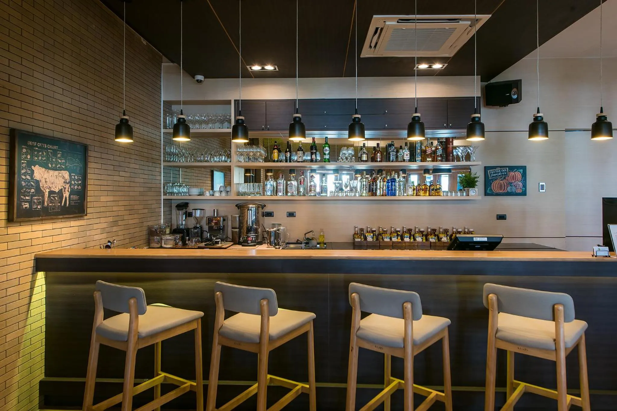 Lounge or bar in Nadee 10 Resort & Hotel