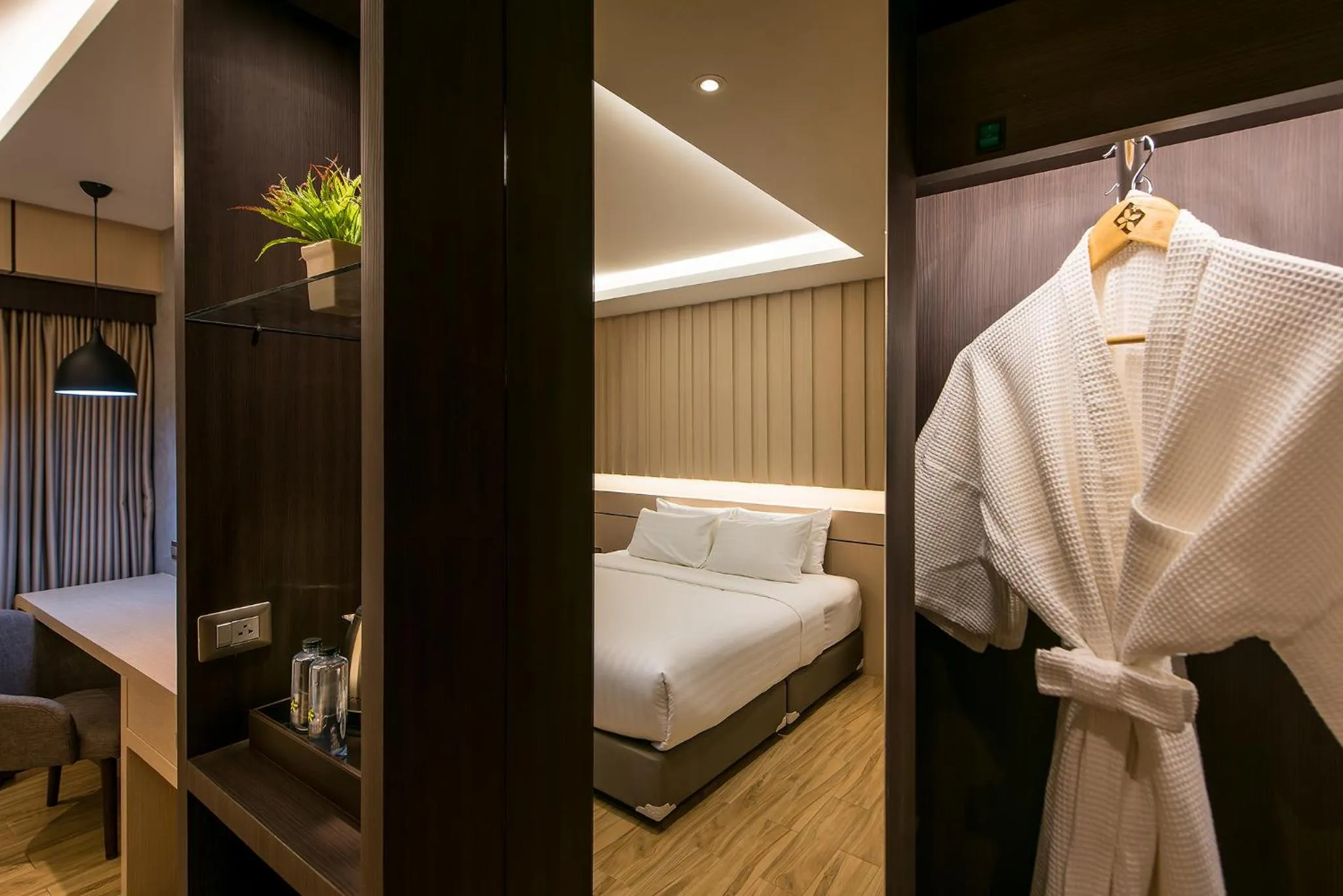 wardrobe, Bed in Nadee 10 Resort & Hotel