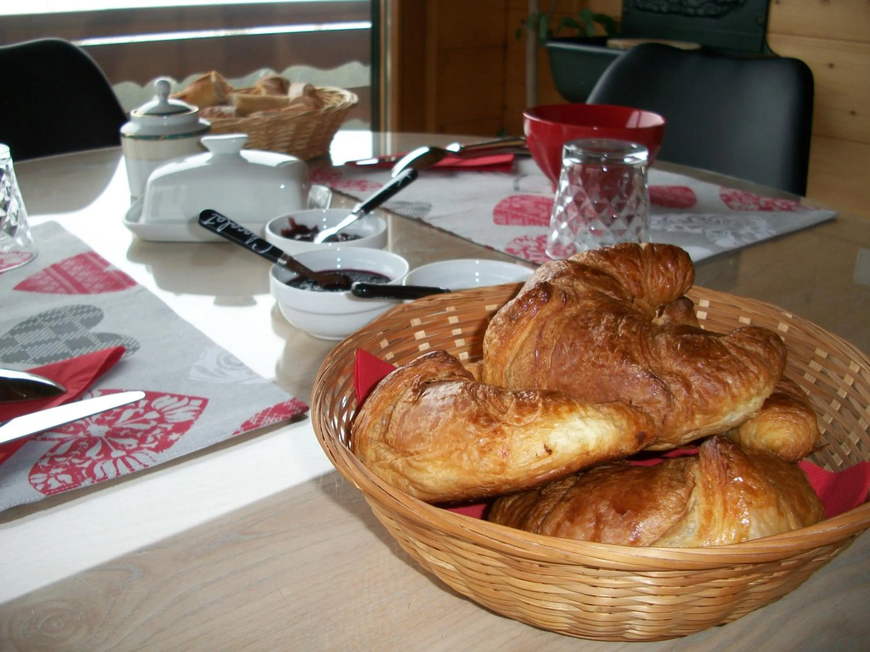 Continental breakfast in Chalet Les Aigles
