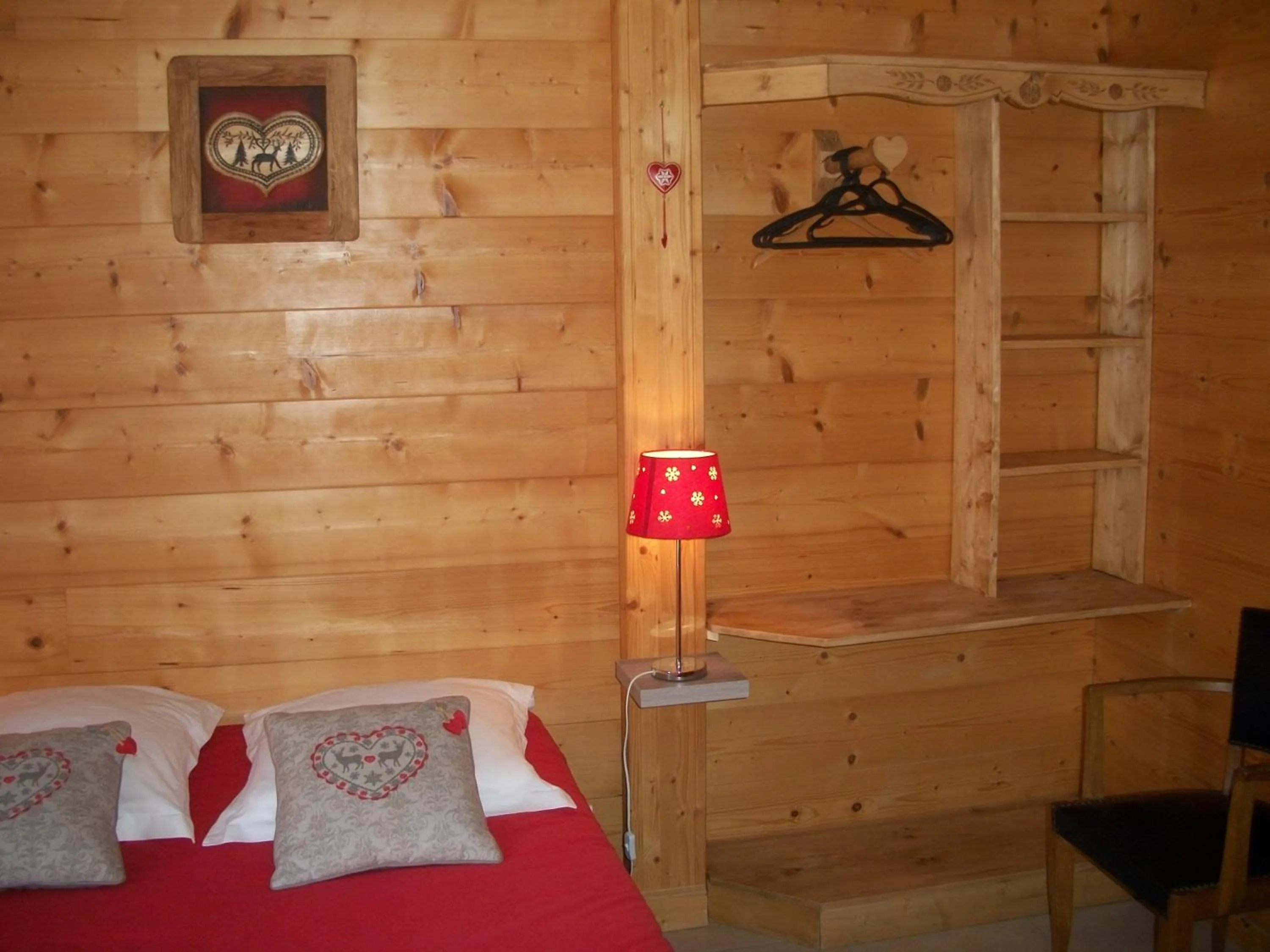Bed in Chalet Les Aigles