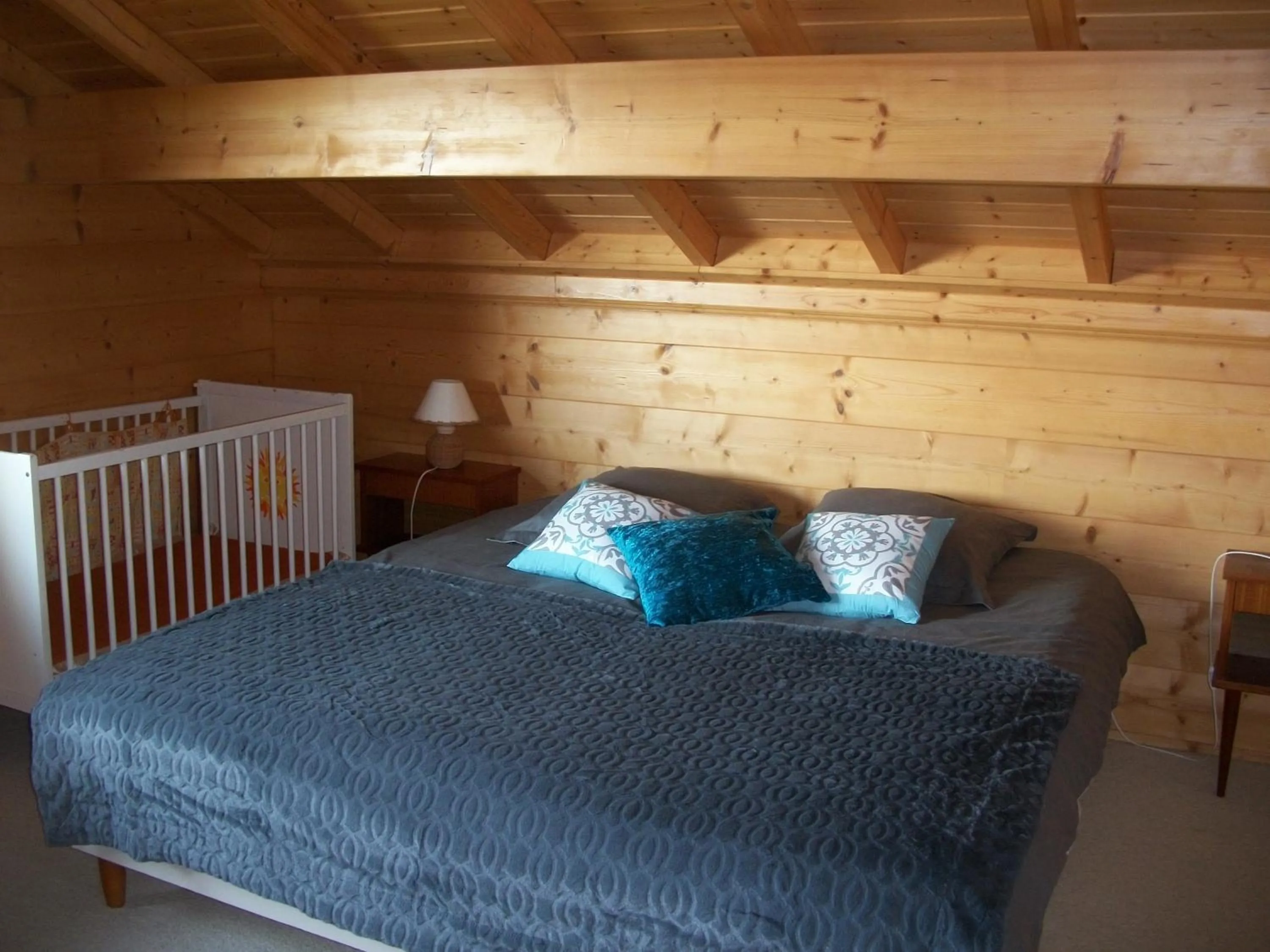 Bed in Chalet Les Aigles