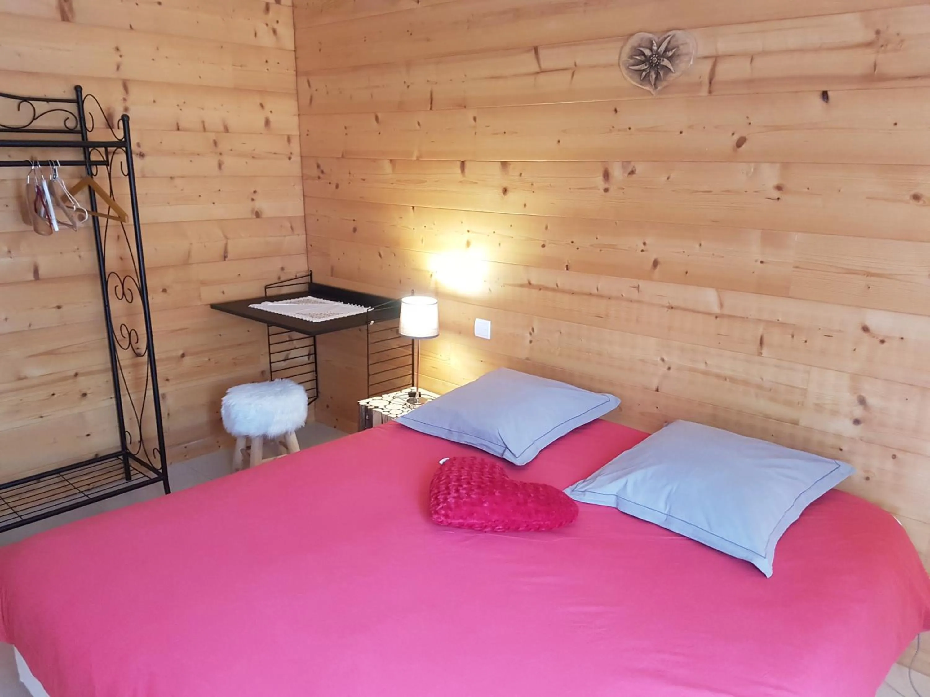 Bed in Chalet Les Aigles